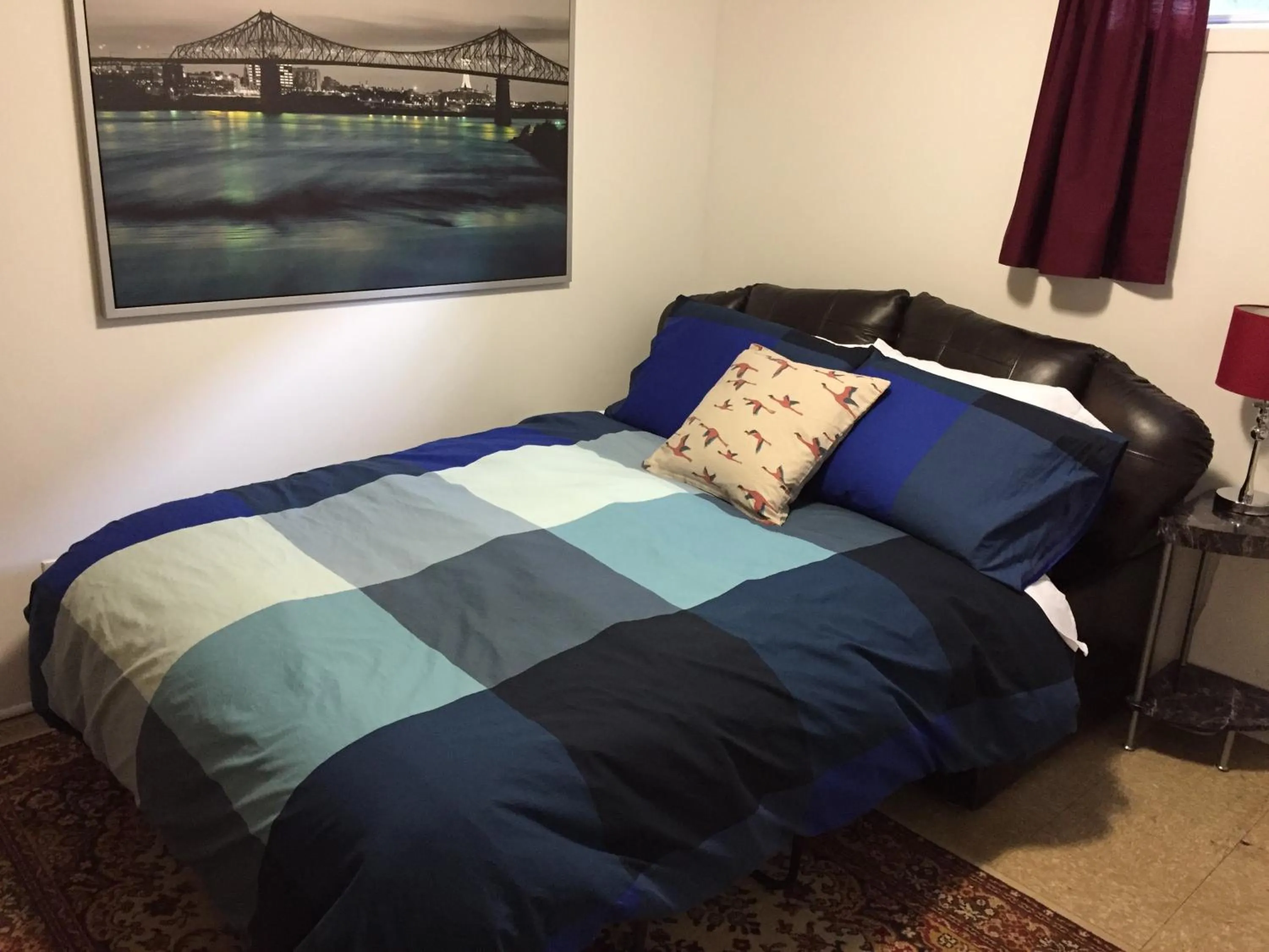 Bed in Martine & Michel