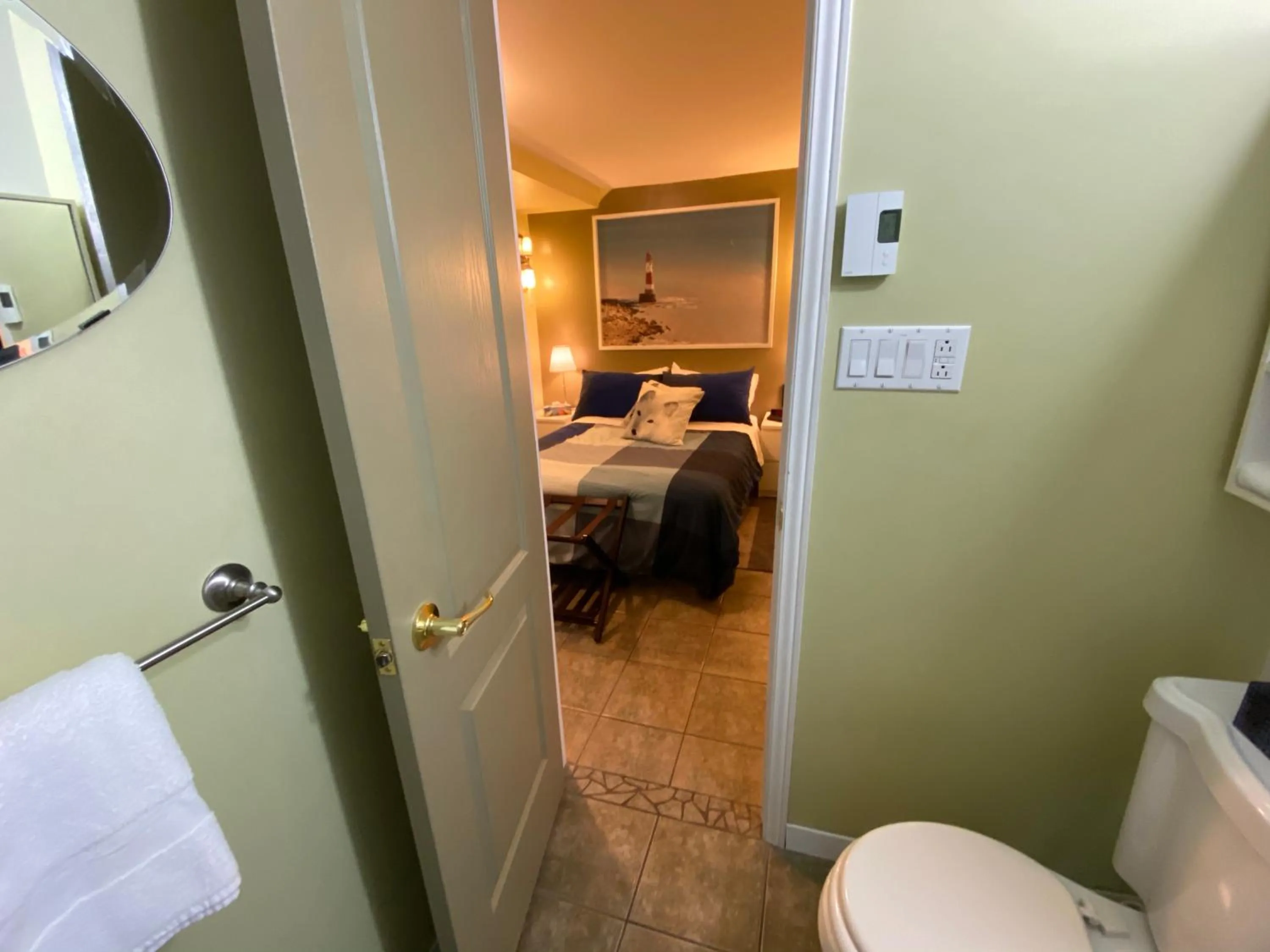 Bathroom, Bed in Martine & Michel