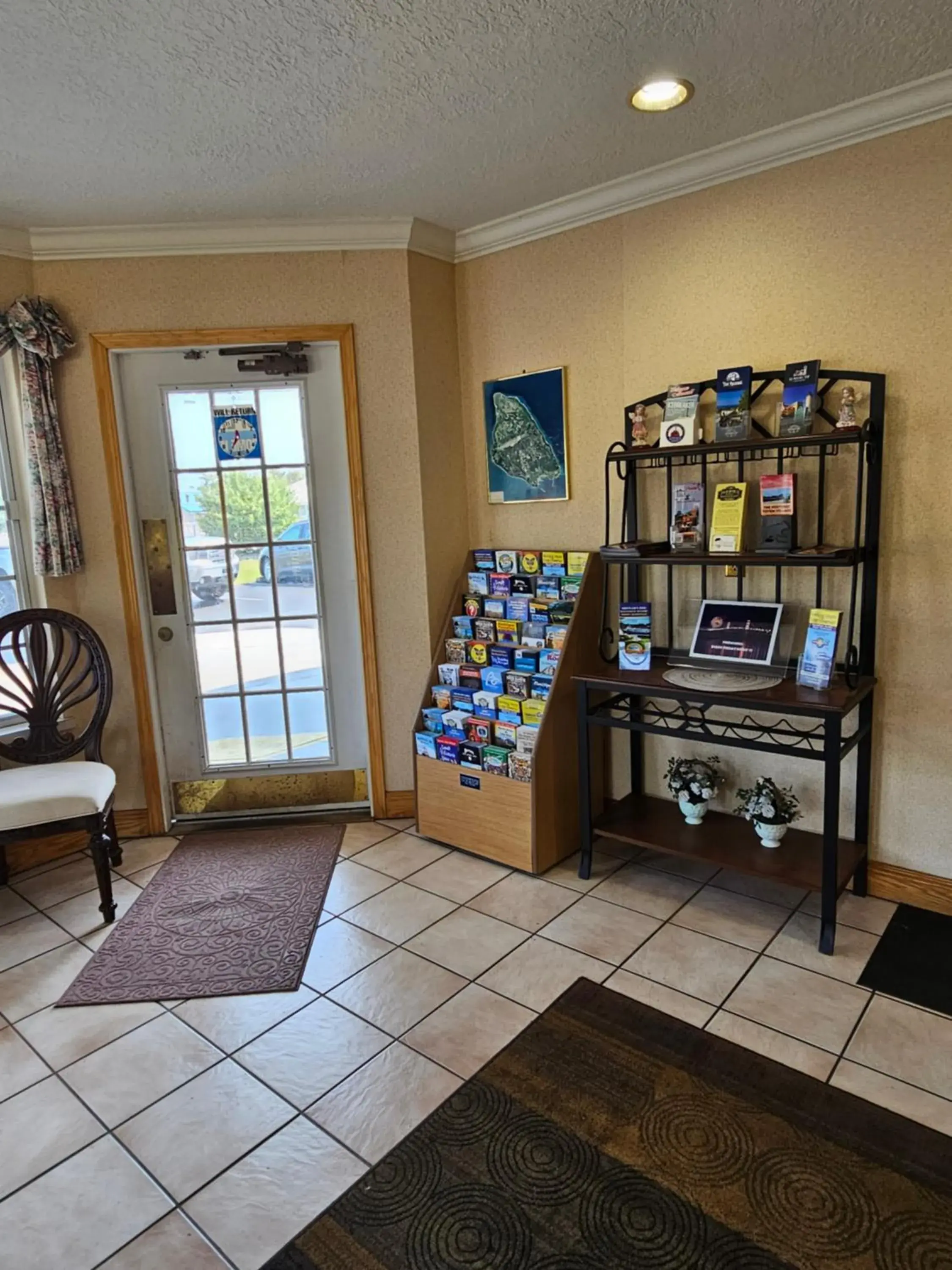 Property building in Great Lakes Inn Mackinaw City Property building in Great Lakes Inn Mackinaw City