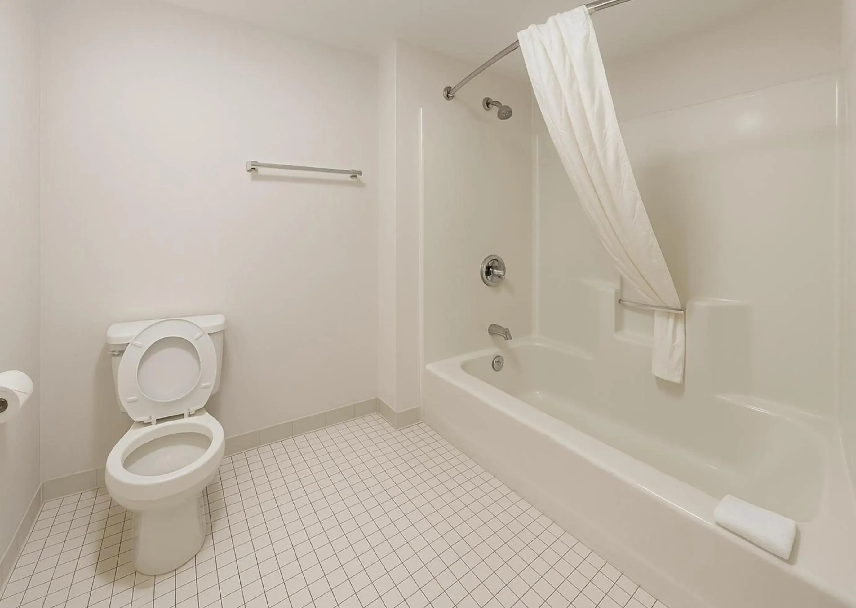 Deluxe Family Suite Room in Great Lakes Inn Mackinaw City Deluxe Family Suite Room in Great Lakes Inn Mackinaw City