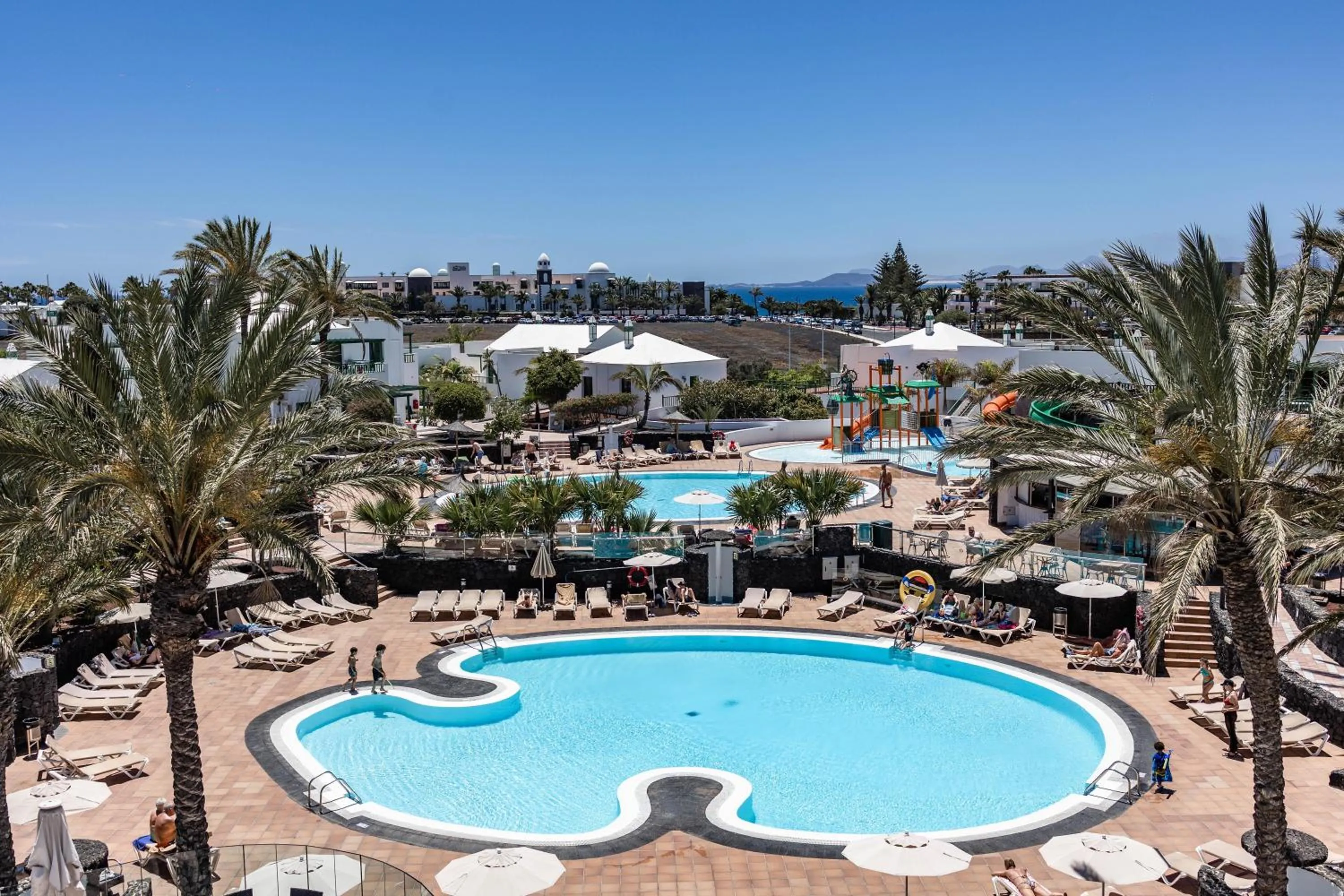 Swimming pool in Caybeach Sun