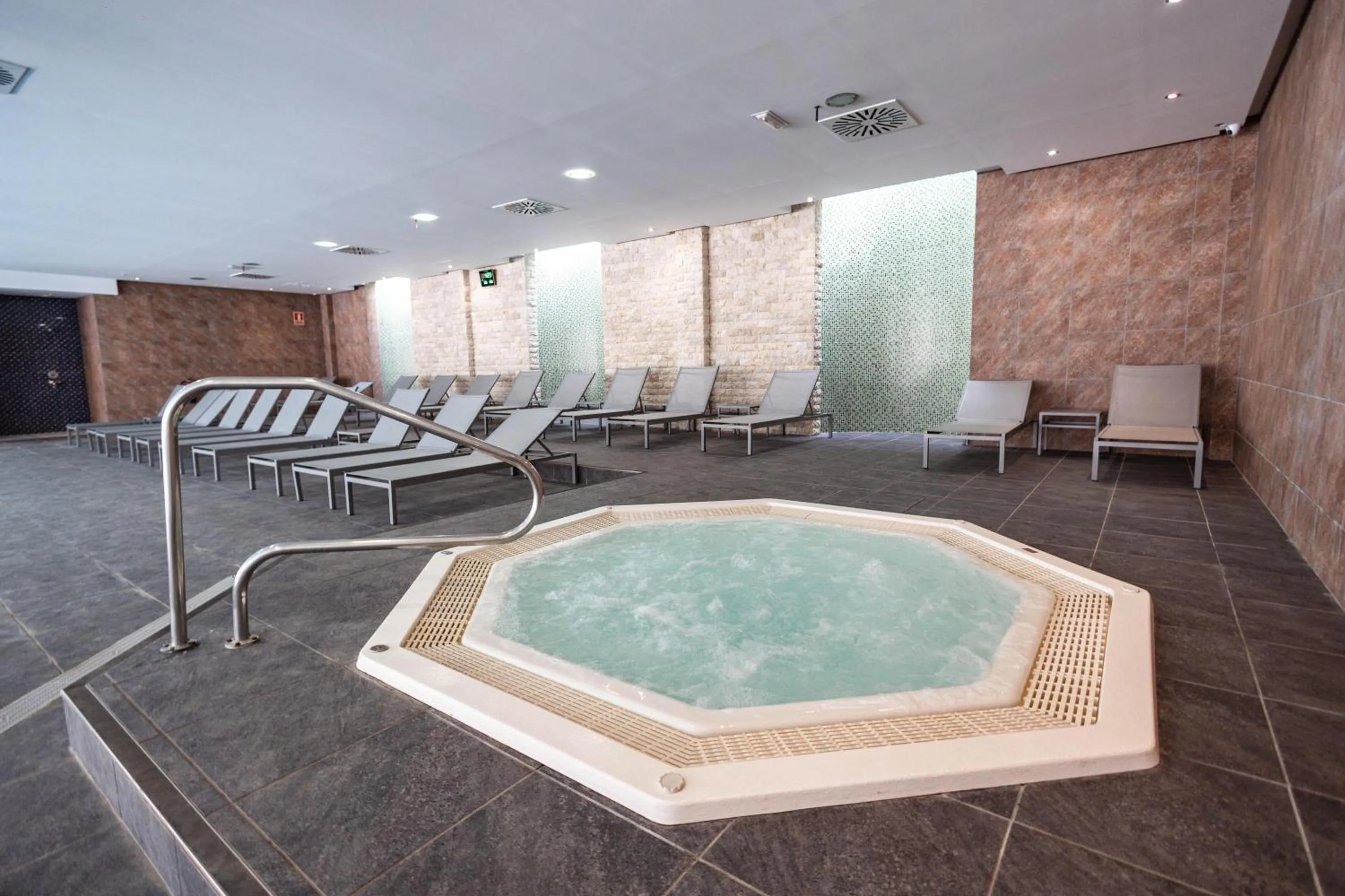 Swimming pool in Caybeach Sun