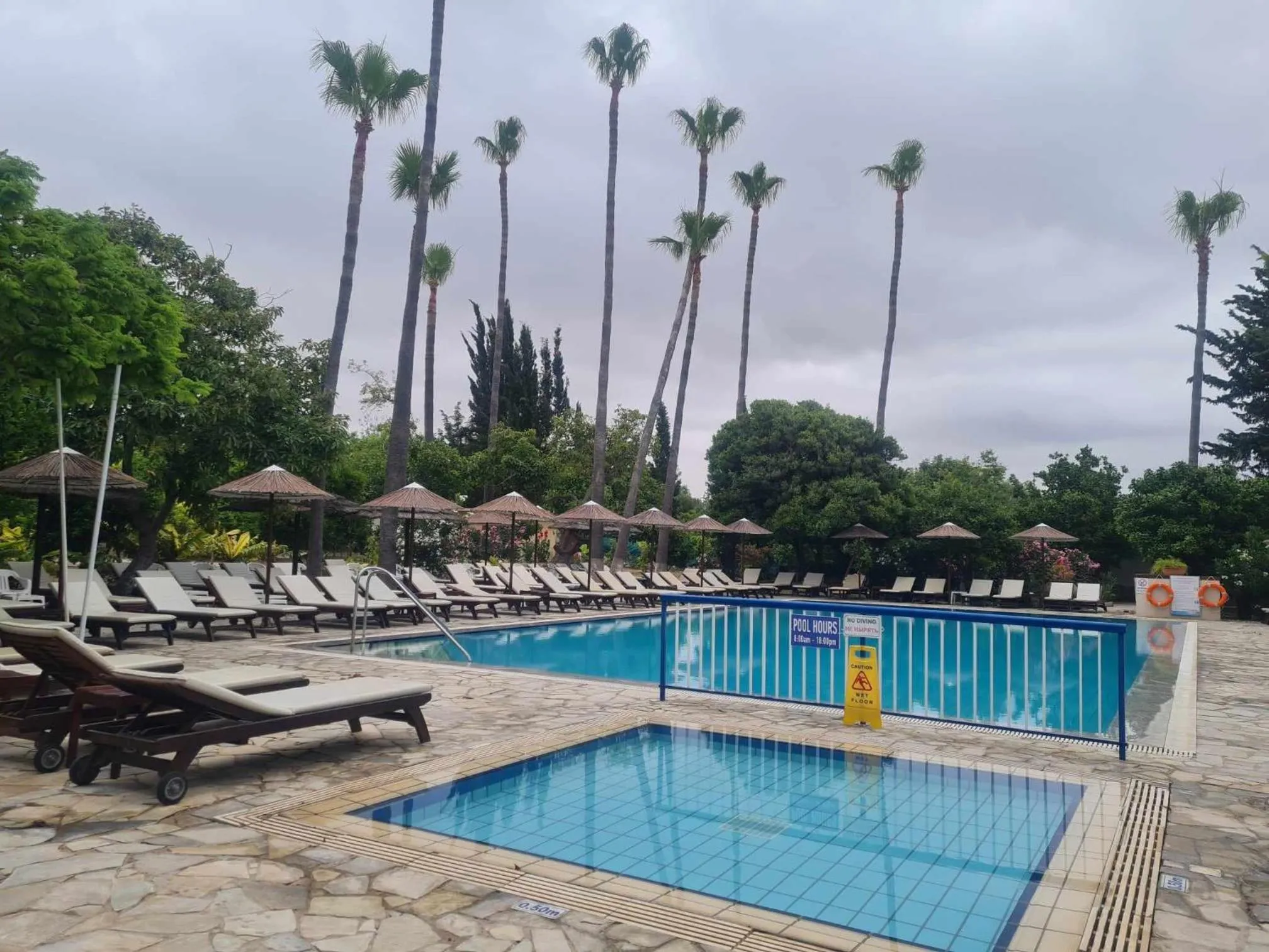 Swimming pool in Veronica Hotel