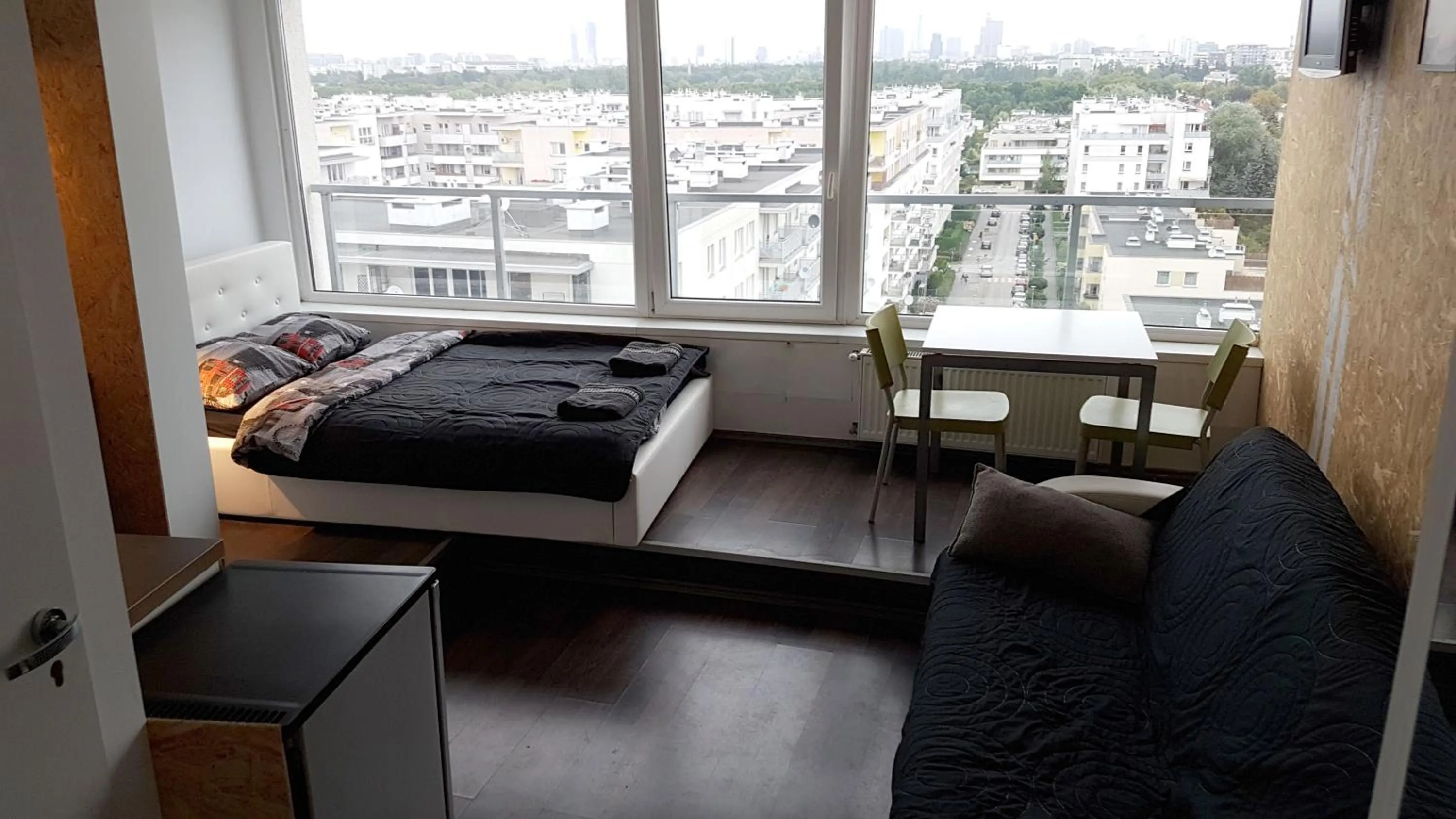 Living room, Bed in Walk distance to mokotow business park