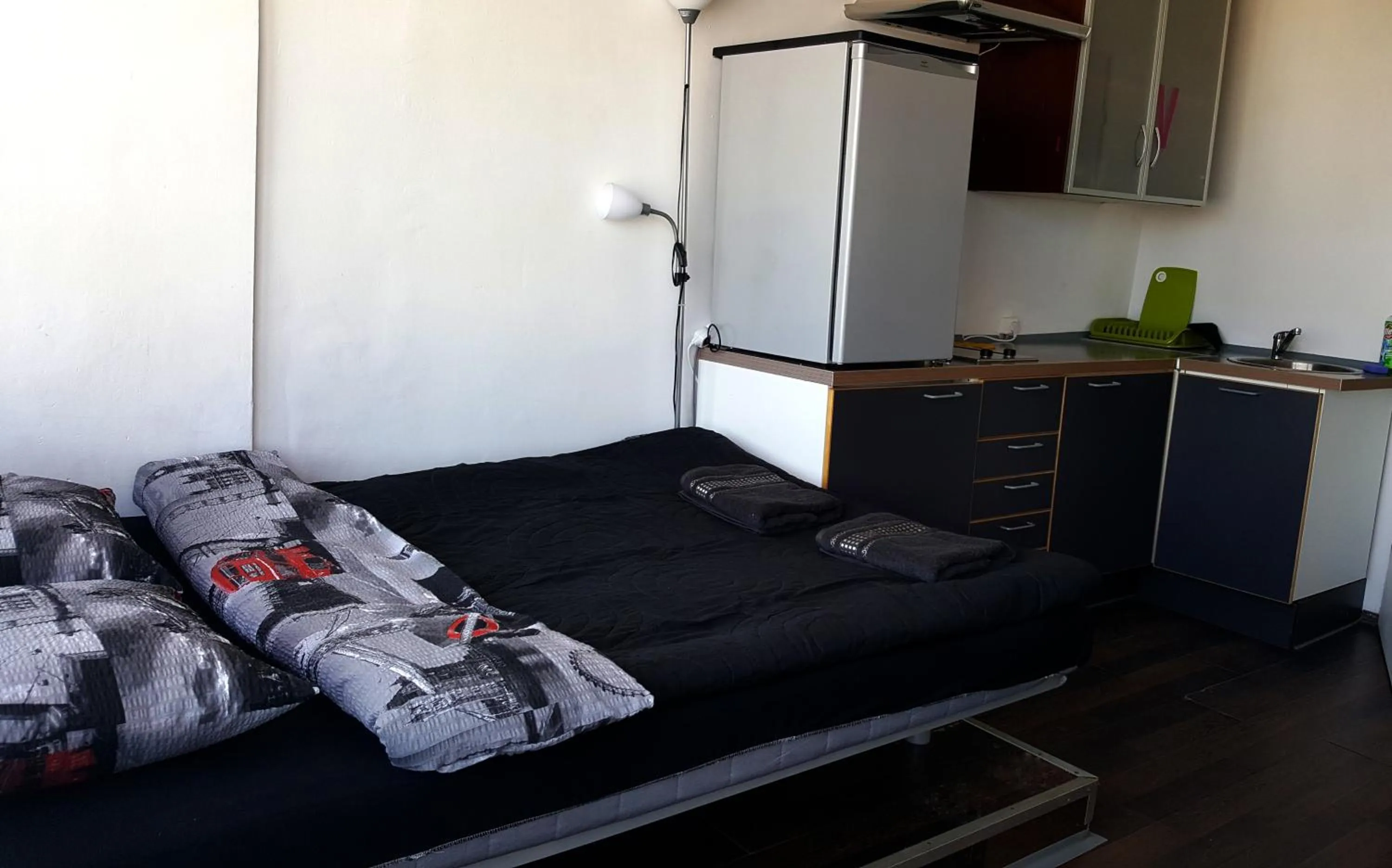 Kitchen or kitchenette, Bed in Walk distance to mokotow business park