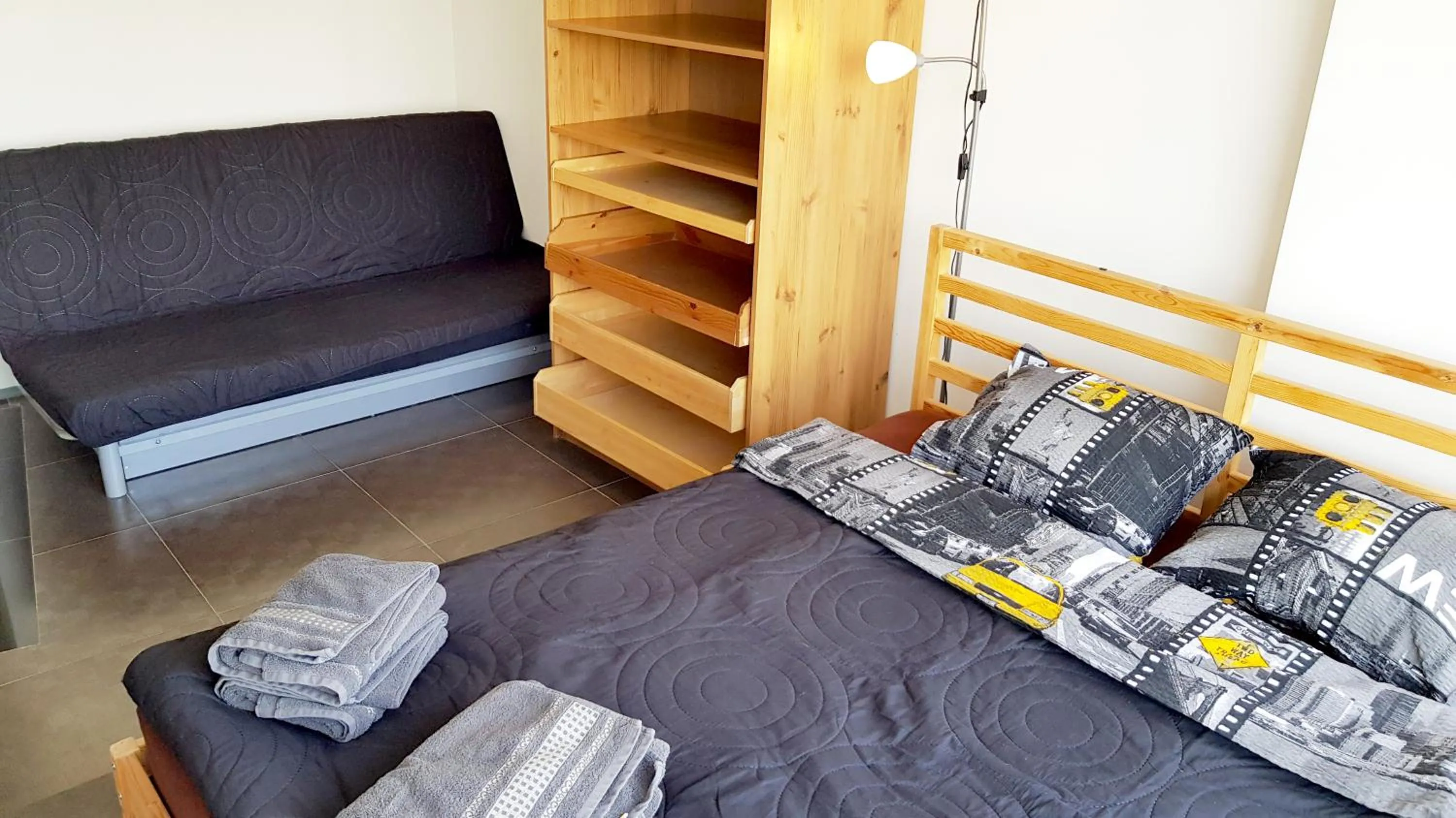 Property building, Bed in Walk distance to mokotow business park