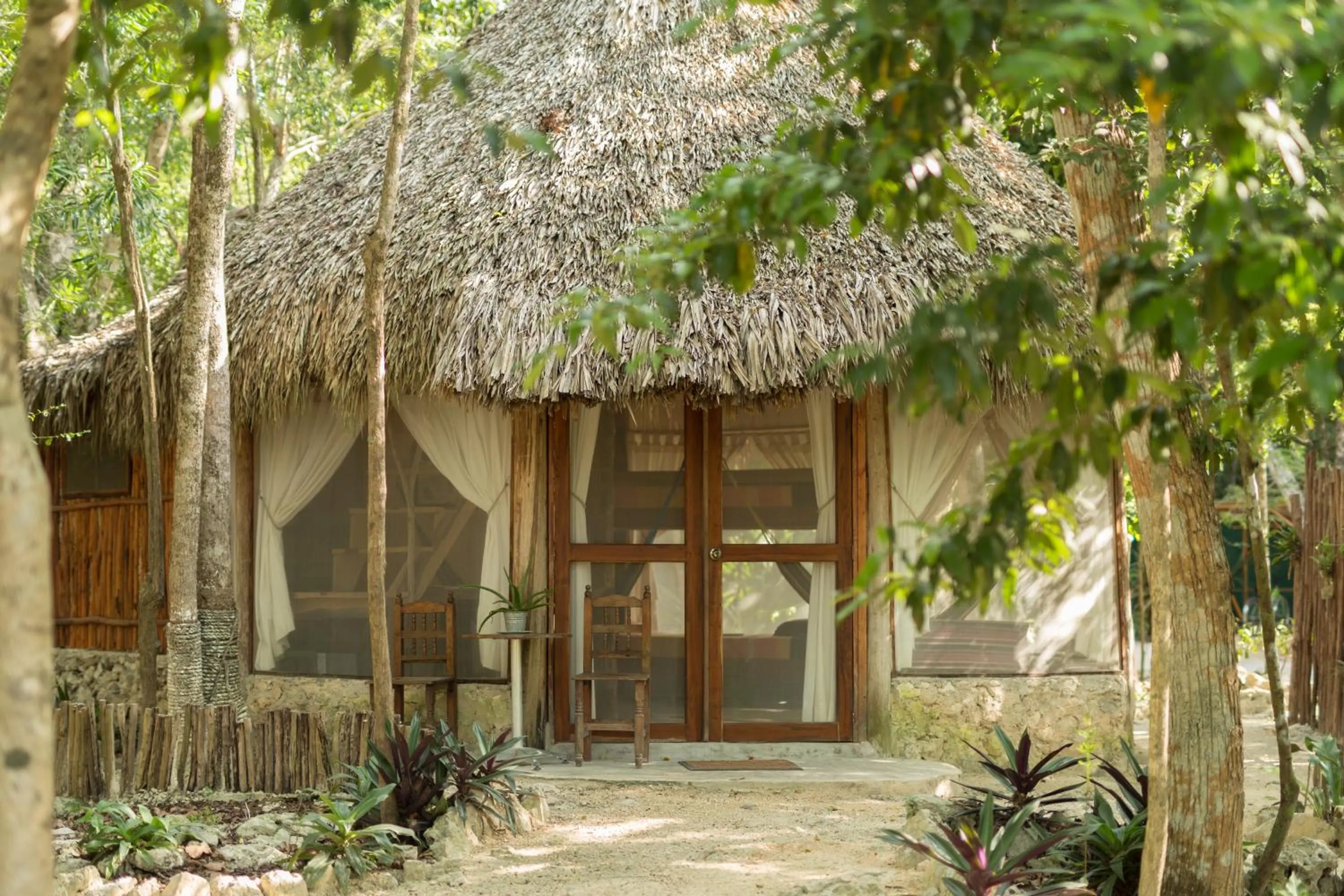 Facade/entrance in MELI-MELO P&B