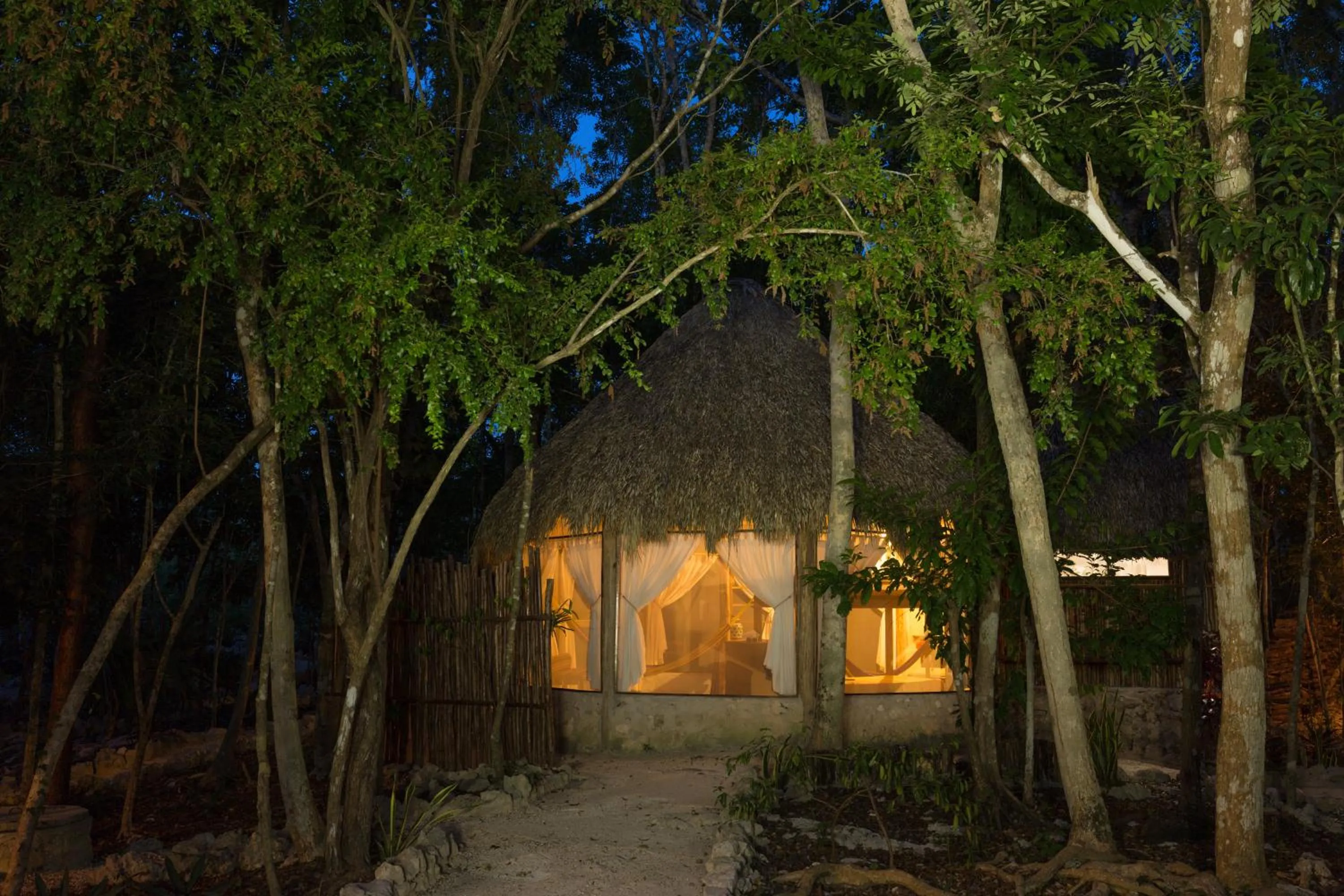 Facade/entrance in MELI-MELO P&B