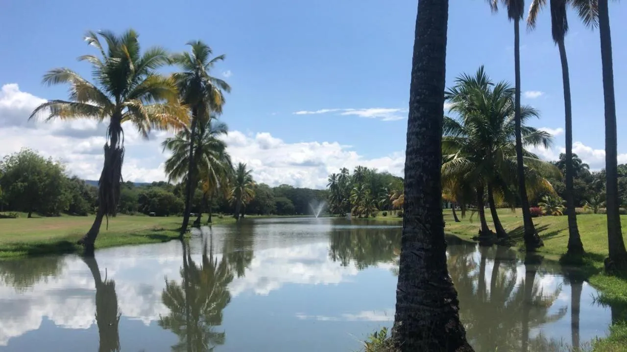 HERMOSA CASAQUINTA FAMILIAR CONDOMINIO CAMPESTRE EL PEÑON Piscina Privada Campo de Golf