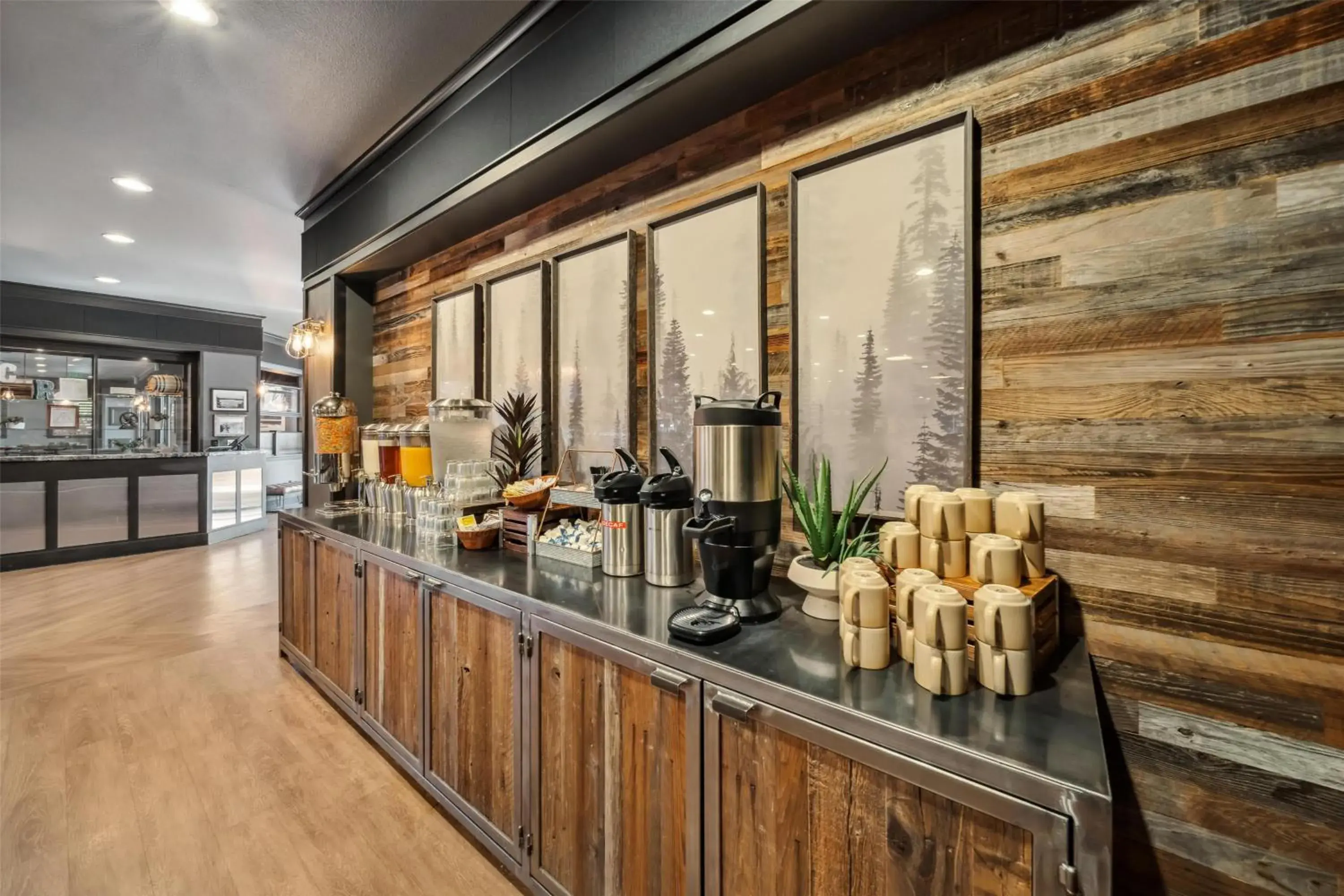 Breakfast in Best Western Plus Hilltop Inn Breakfast in Best Western Plus Hilltop Inn