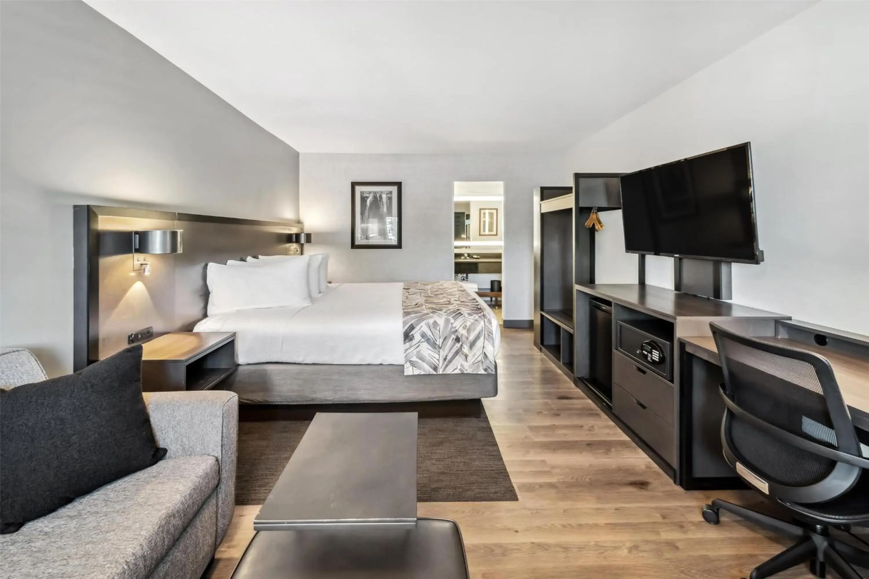 King Room with Sofa Bed - Non-Smoking in Best Western Plus Hilltop Inn King Room with Sofa Bed - Non-Smoking in Best Western Plus Hilltop Inn