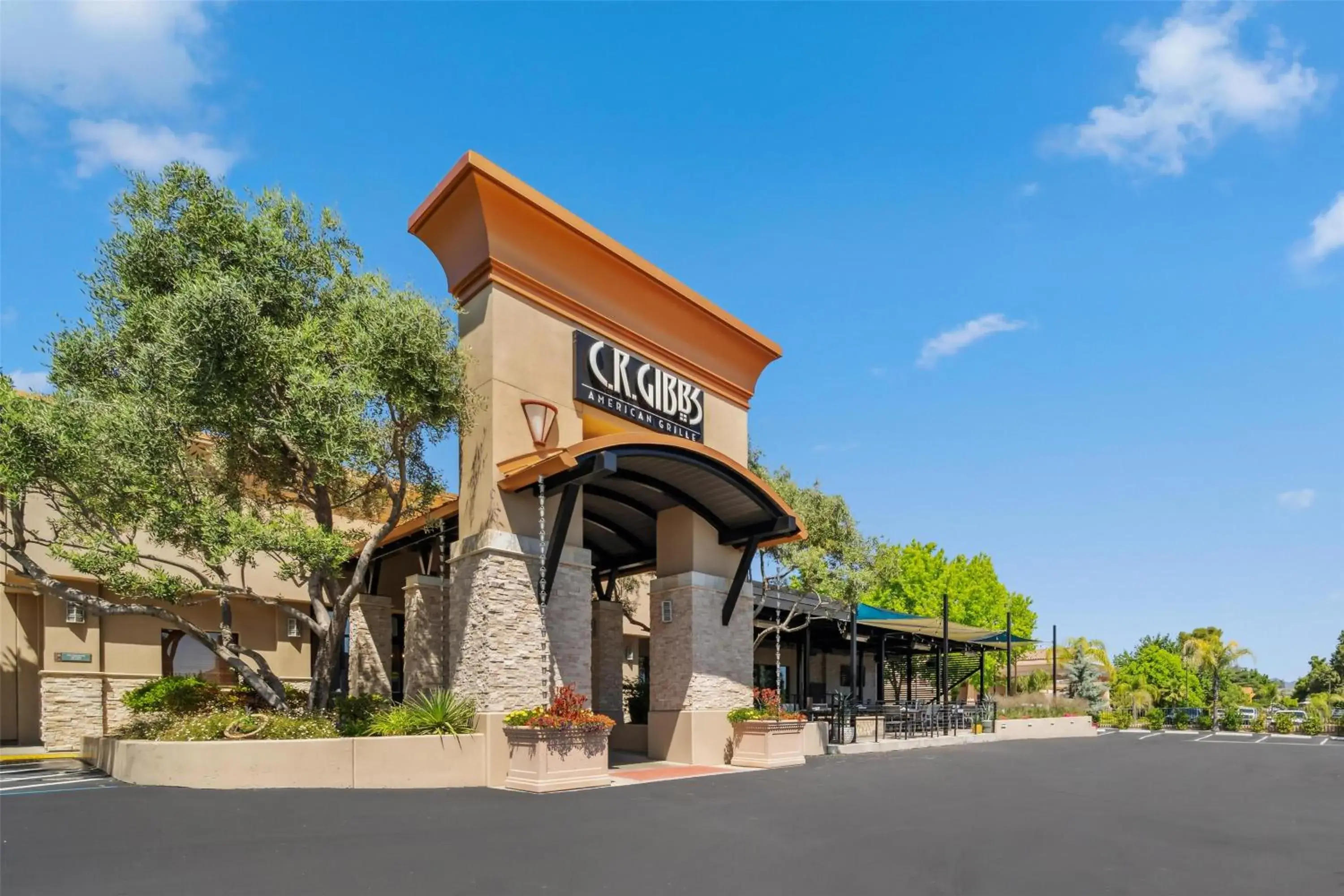 Property building in Best Western Plus Hilltop Inn Property building in Best Western Plus Hilltop Inn