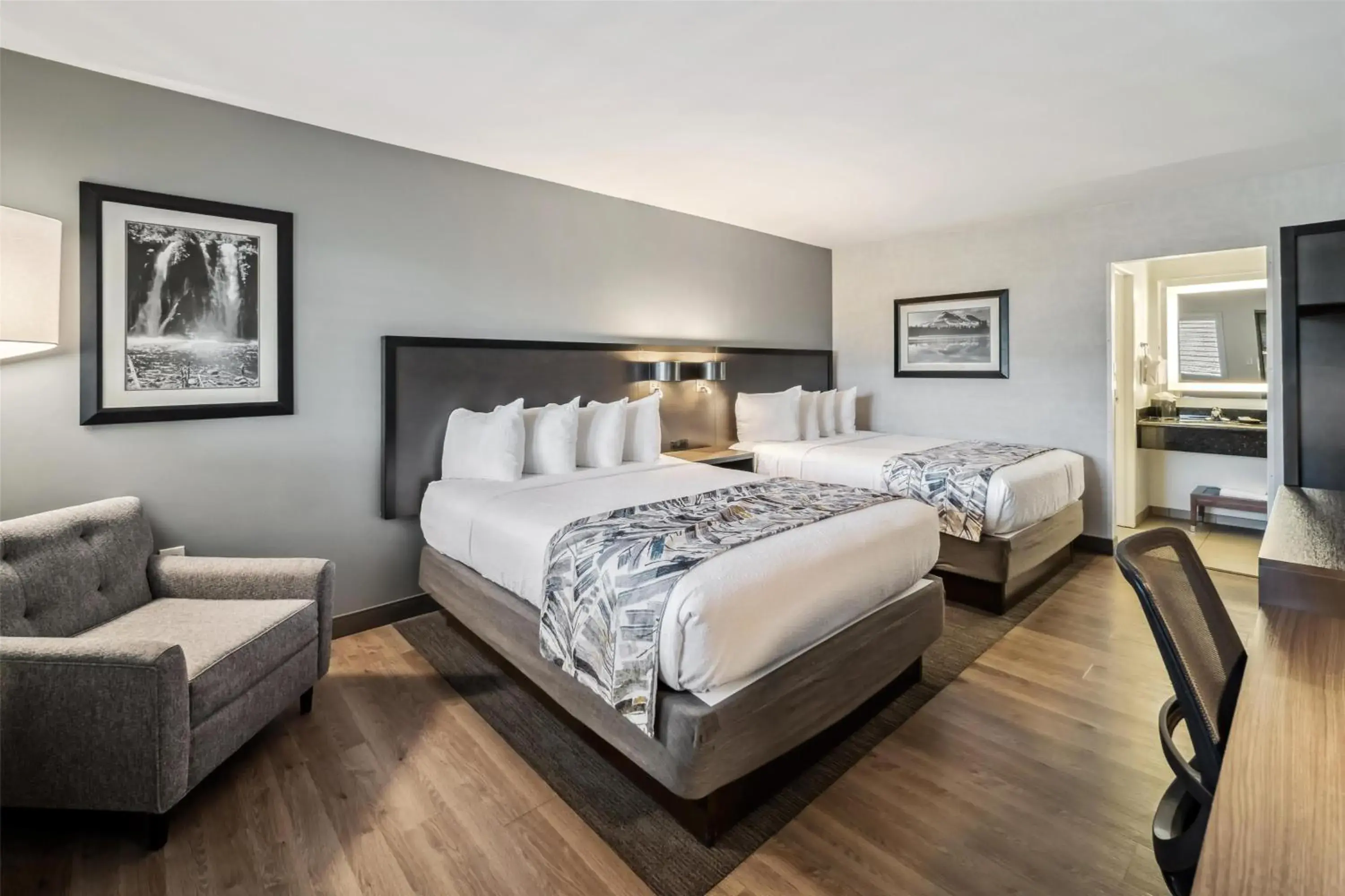 Bedroom, Bed in Best Western Plus Hilltop Inn Bedroom, Bed in Best Western Plus Hilltop Inn