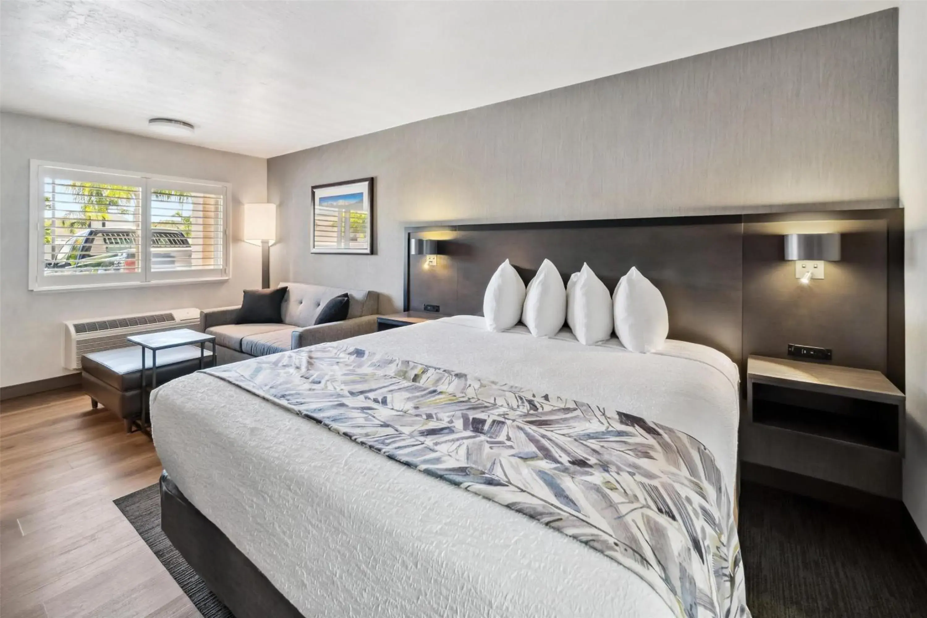 Bedroom, Bed in Best Western Plus Hilltop Inn Bedroom, Bed in Best Western Plus Hilltop Inn