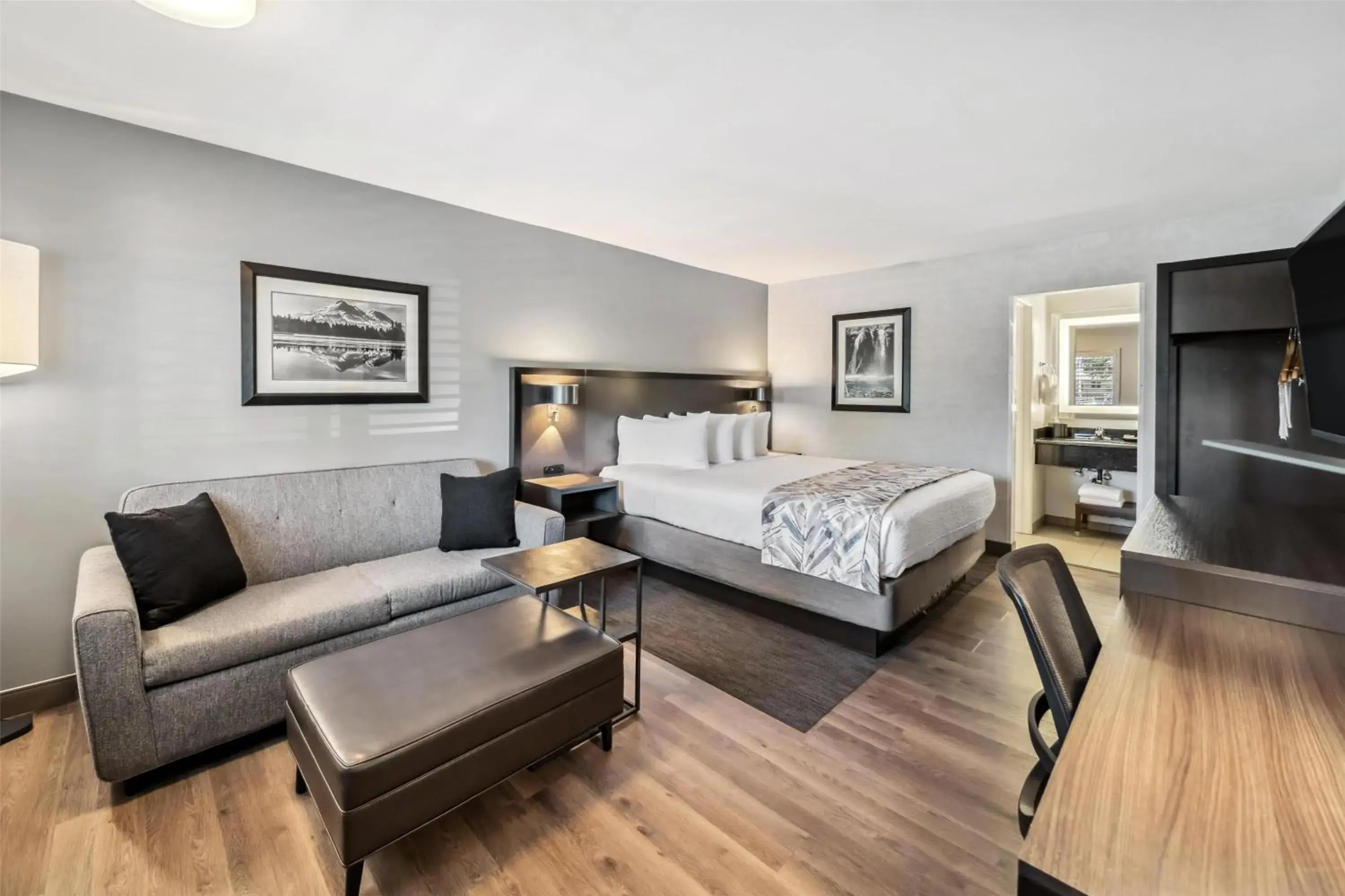 Bedroom, Bed in Best Western Plus Hilltop Inn Bedroom, Bed in Best Western Plus Hilltop Inn