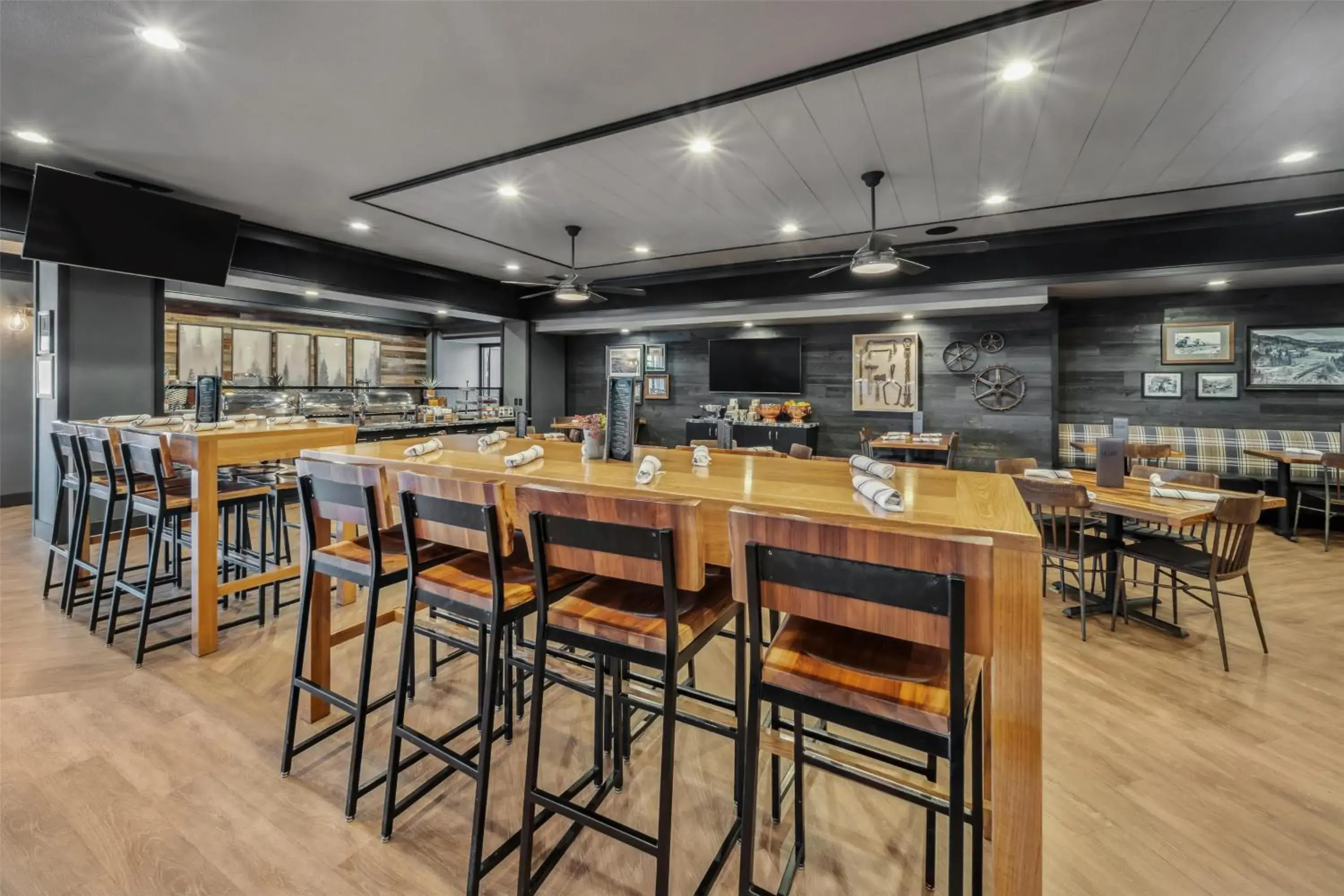 Breakfast in Best Western Plus Hilltop Inn Breakfast in Best Western Plus Hilltop Inn