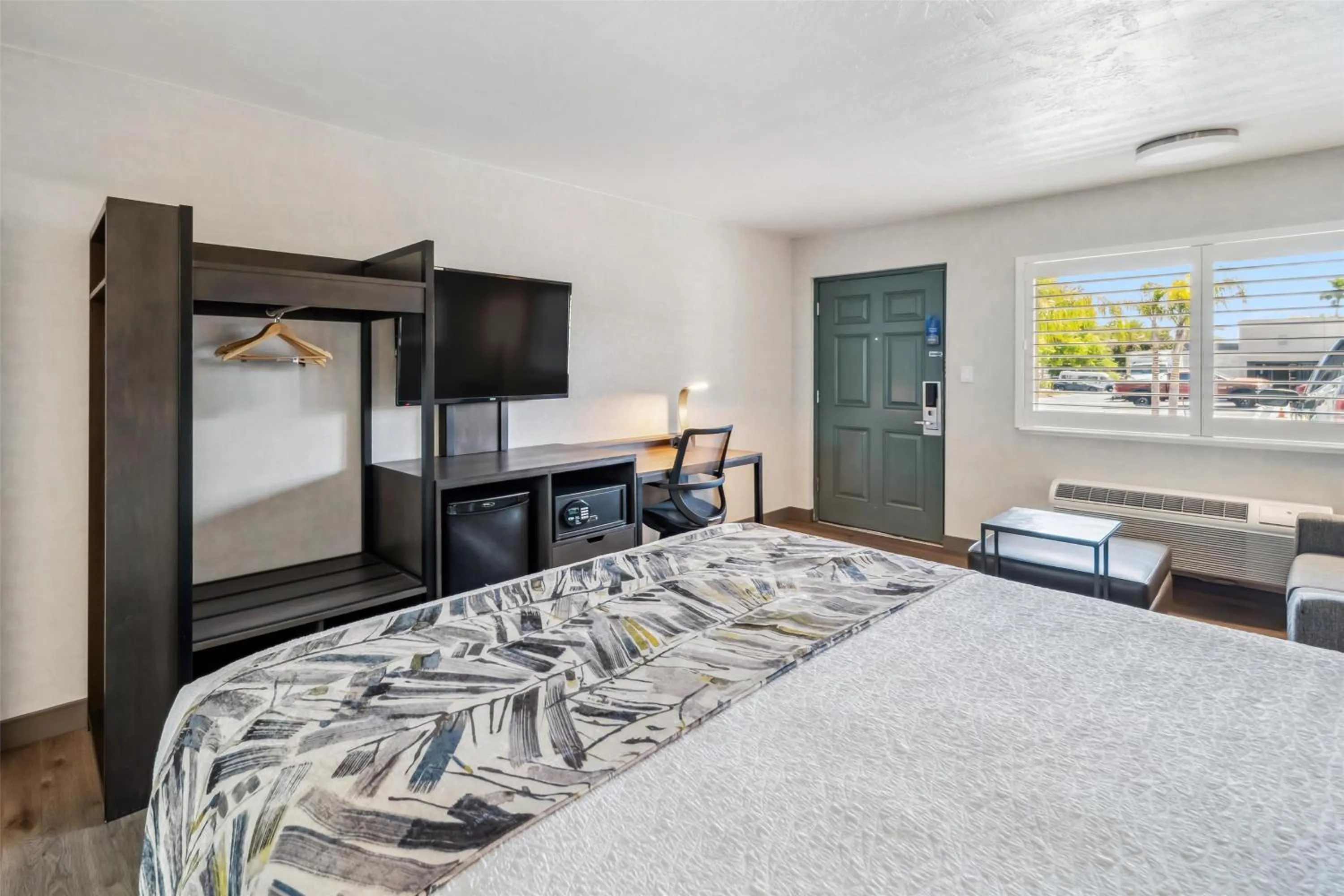 Bedroom, Bed in Best Western Plus Hilltop Inn