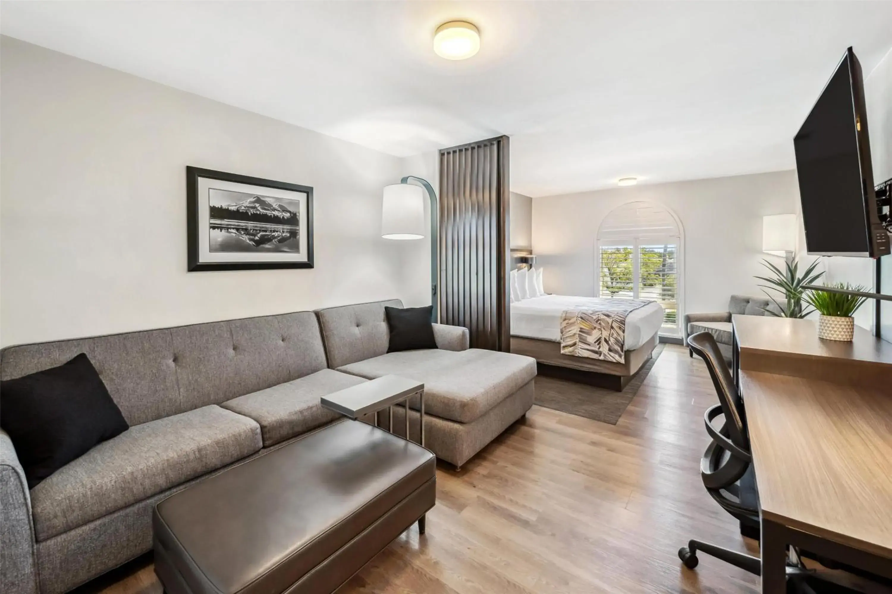 Bedroom in Best Western Plus Hilltop Inn Bedroom in Best Western Plus Hilltop Inn