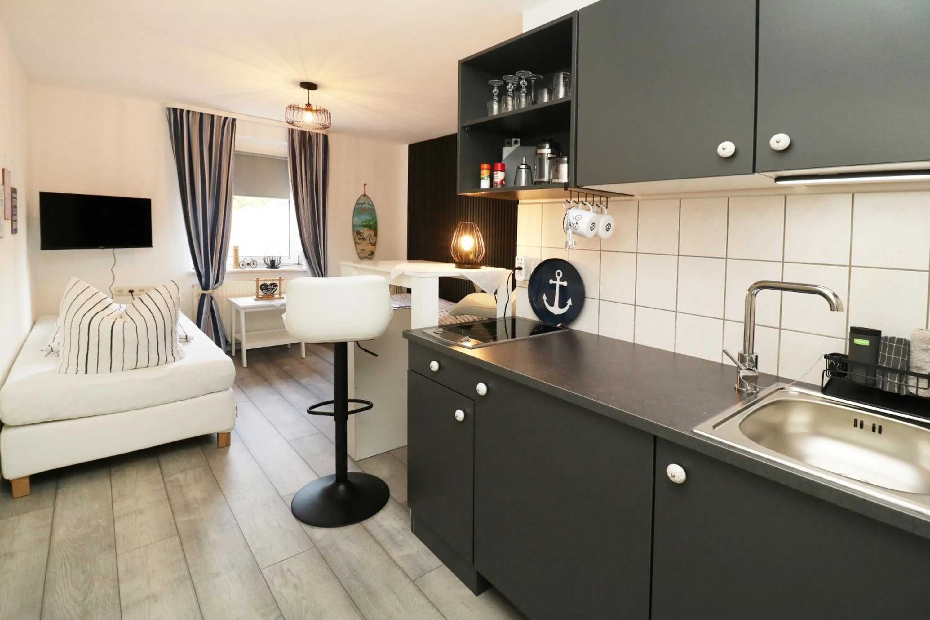 Photo of the whole room in Strandkojen