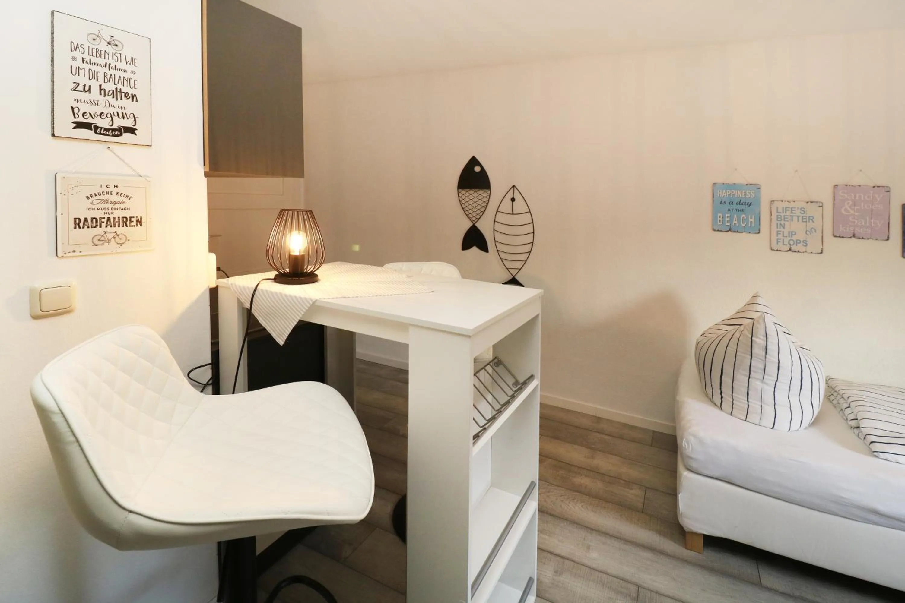 Photo of the whole room in Strandkojen
