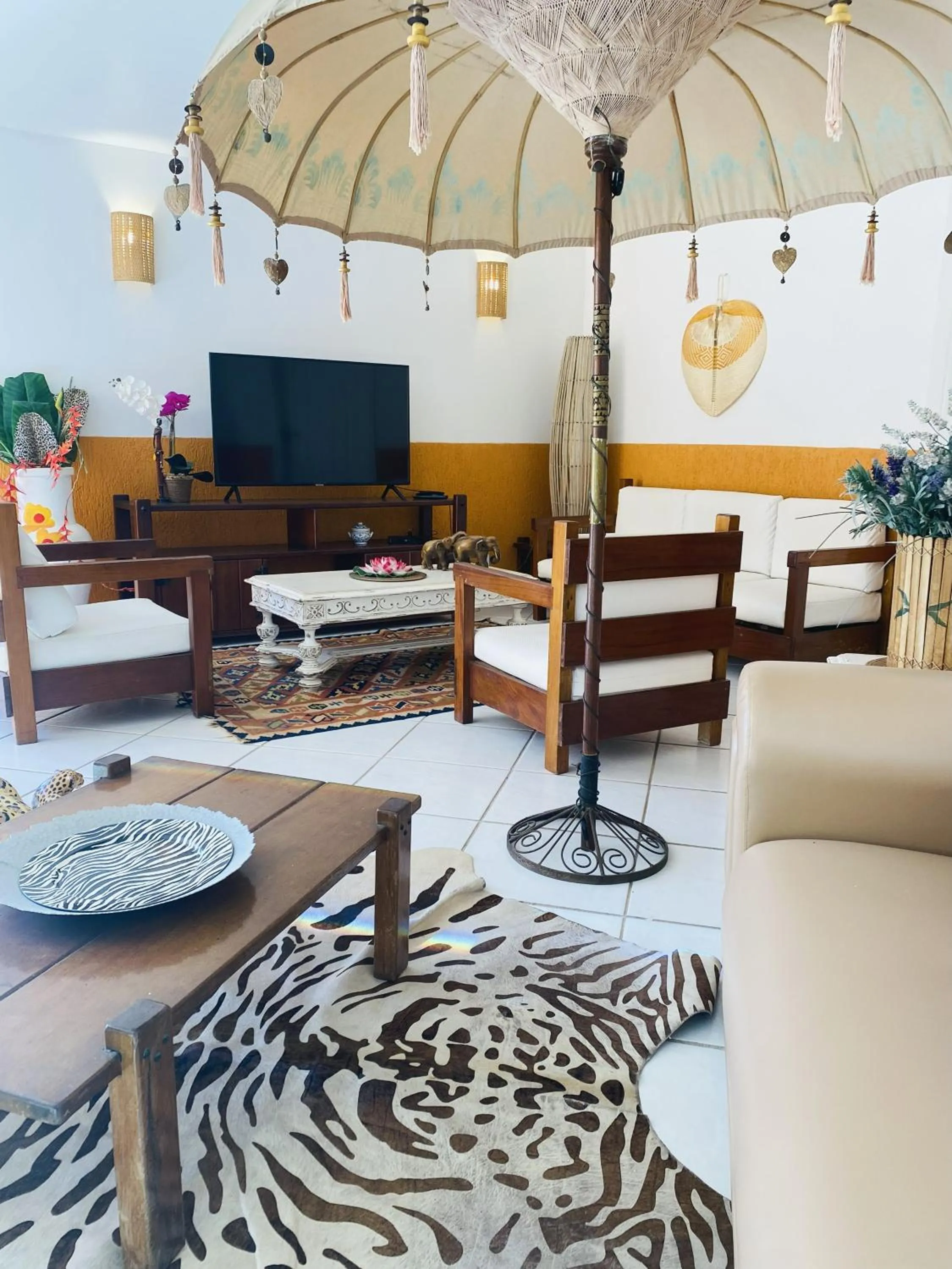 Communal lounge/ TV room in Villa Baobá Pousada & Spa