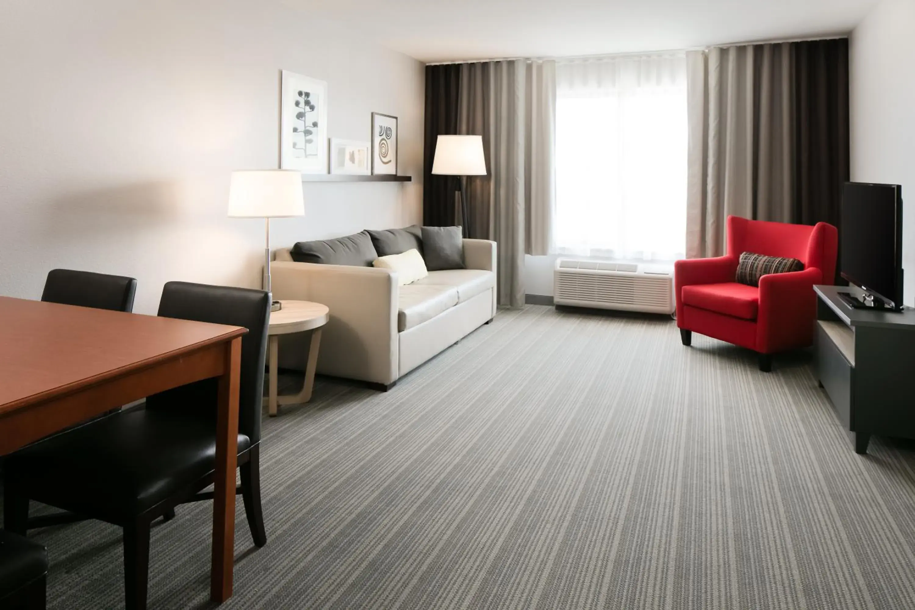 Living room in Country Inn & Suites by Radisson, Madison West, WI Living room in Country Inn & Suites by Radisson, Madison West, WI