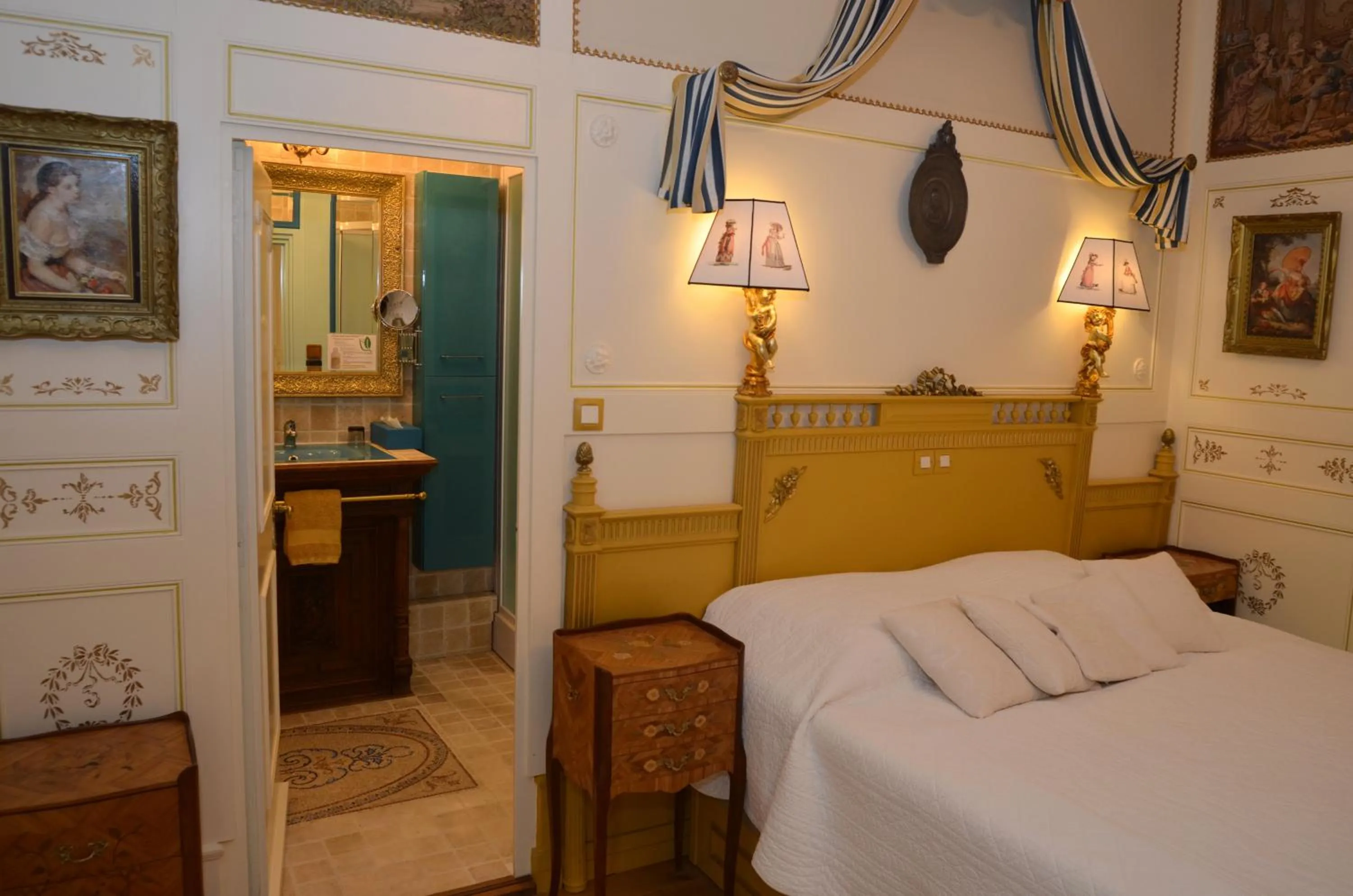 Bed in La Maison de l'Argentier du Roy