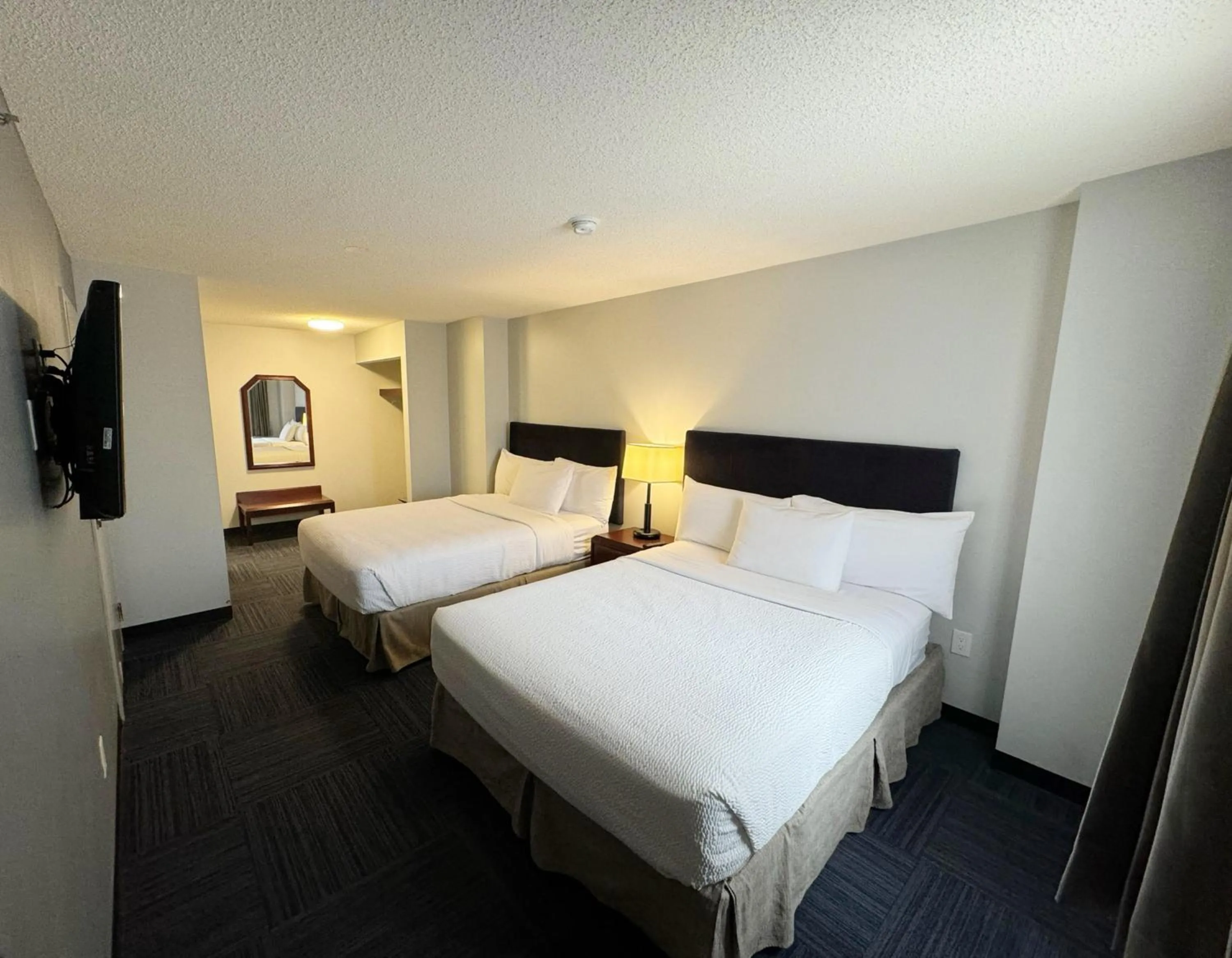 Bed in Divya Sutra Plaza and Conference Centre Calgary Airport