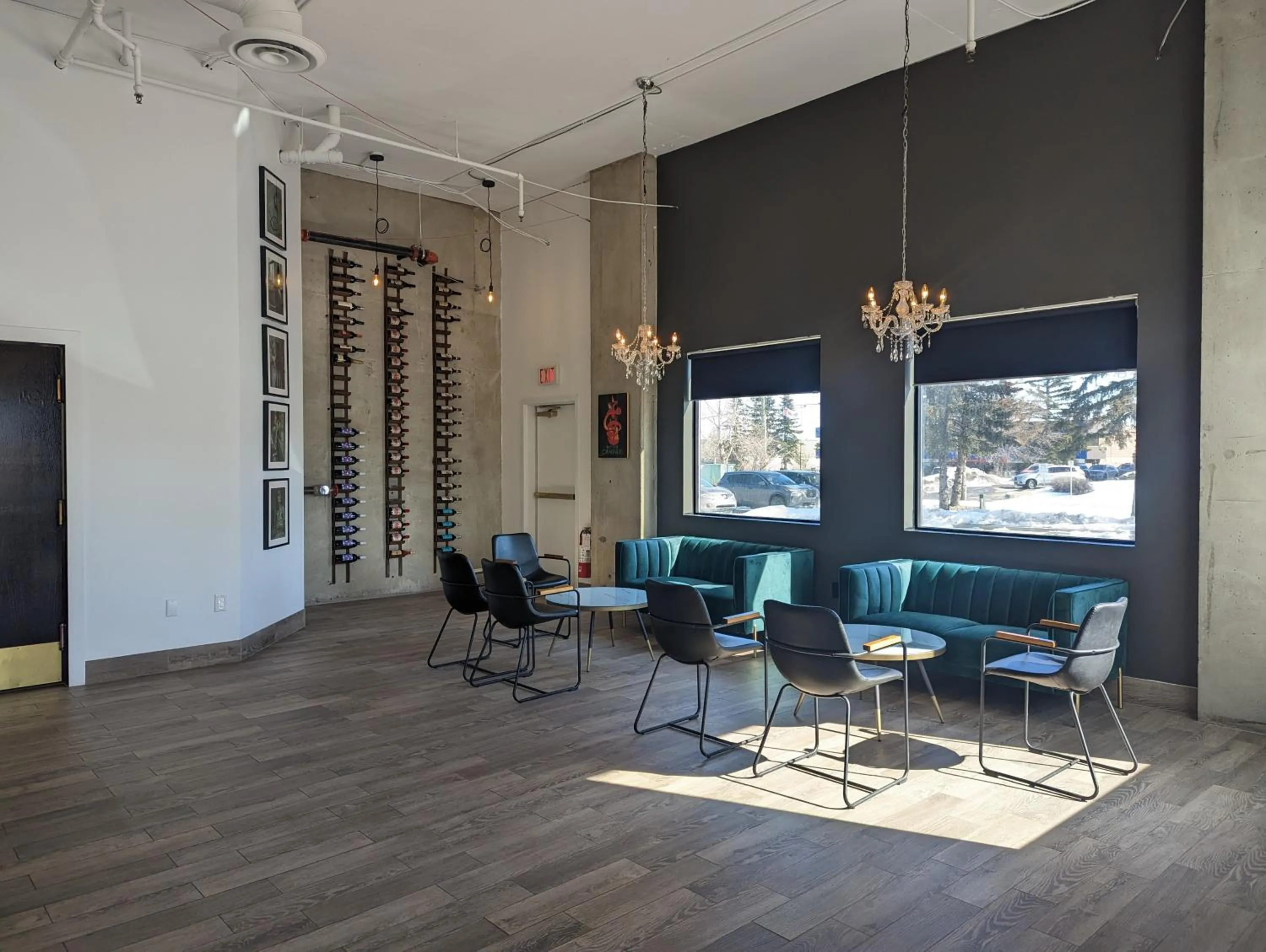 Dining area in Divya Sutra Plaza and Conference Centre Calgary Airport