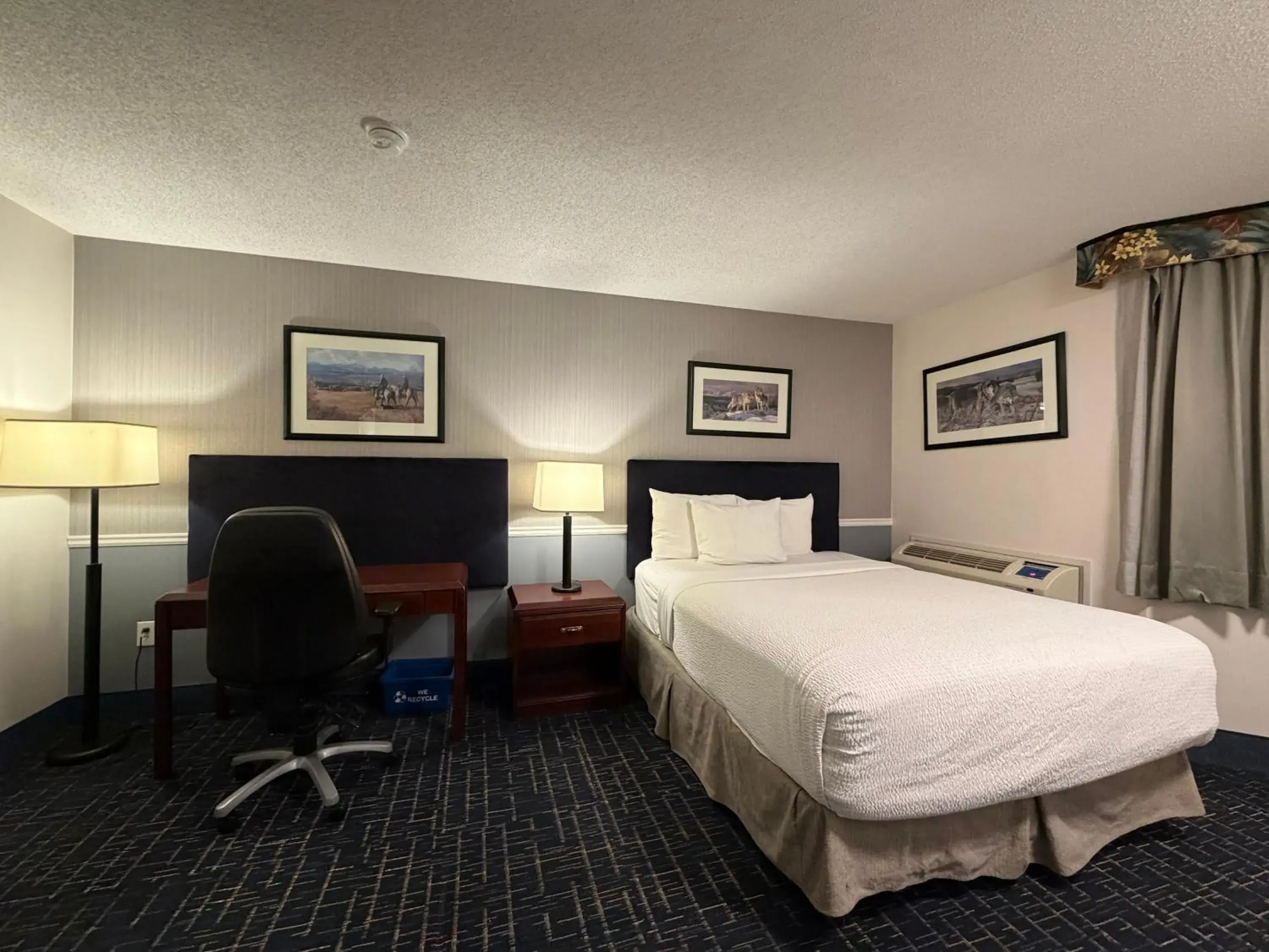 Bedroom, Bed in Divya Sutra Plaza and Conference Centre Calgary Airport Bedroom, Bed in Divya Sutra Plaza and Conference Centre Calgary Airport