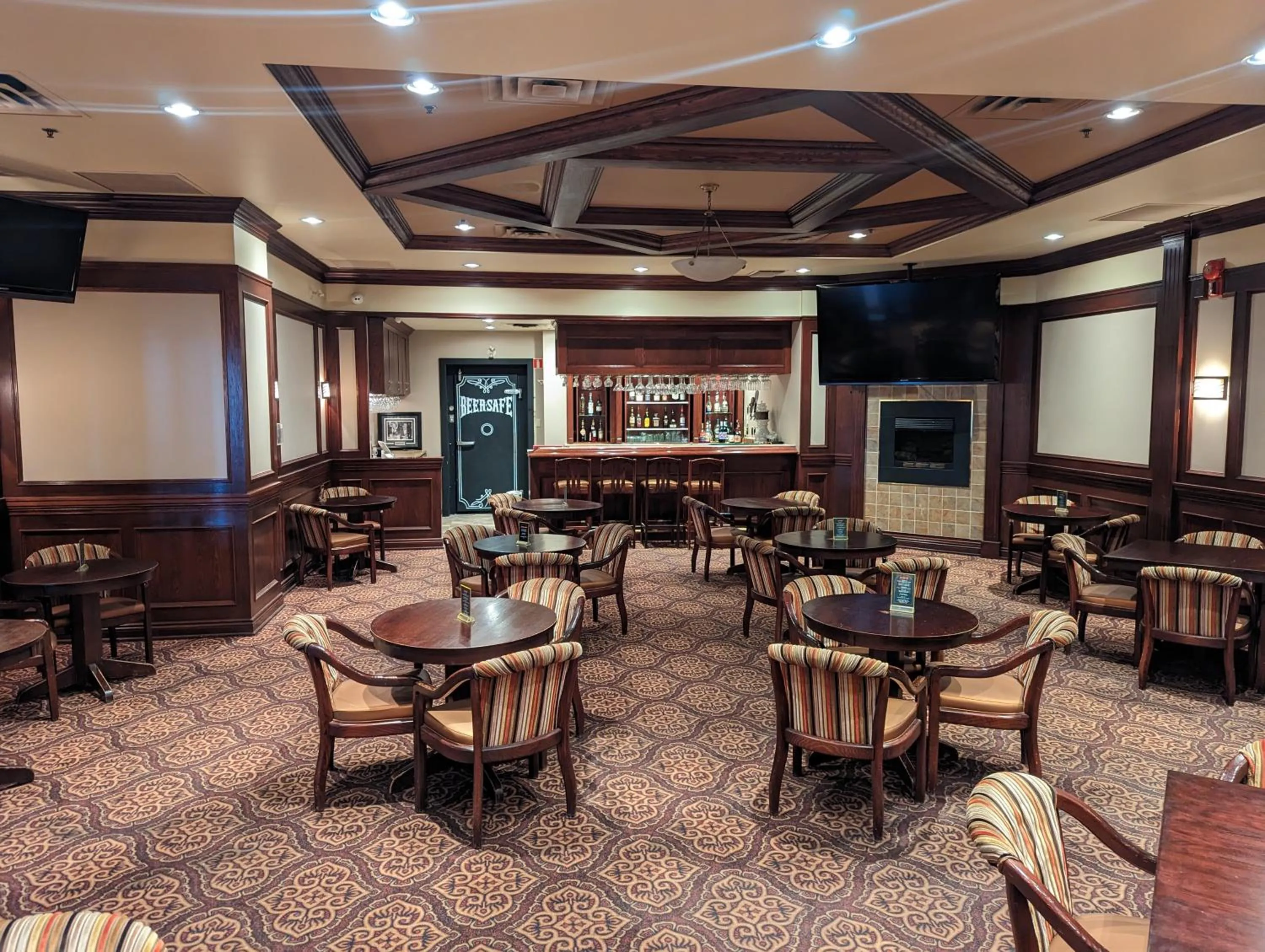 Restaurant/places to eat in Divya Sutra Plaza and Conference Centre Calgary Airport