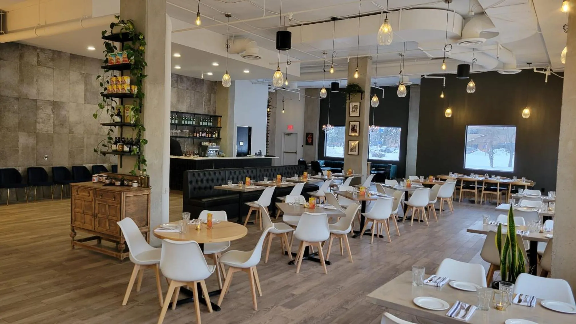 Restaurant/places to eat in Divya Sutra Plaza and Conference Centre Calgary Airport