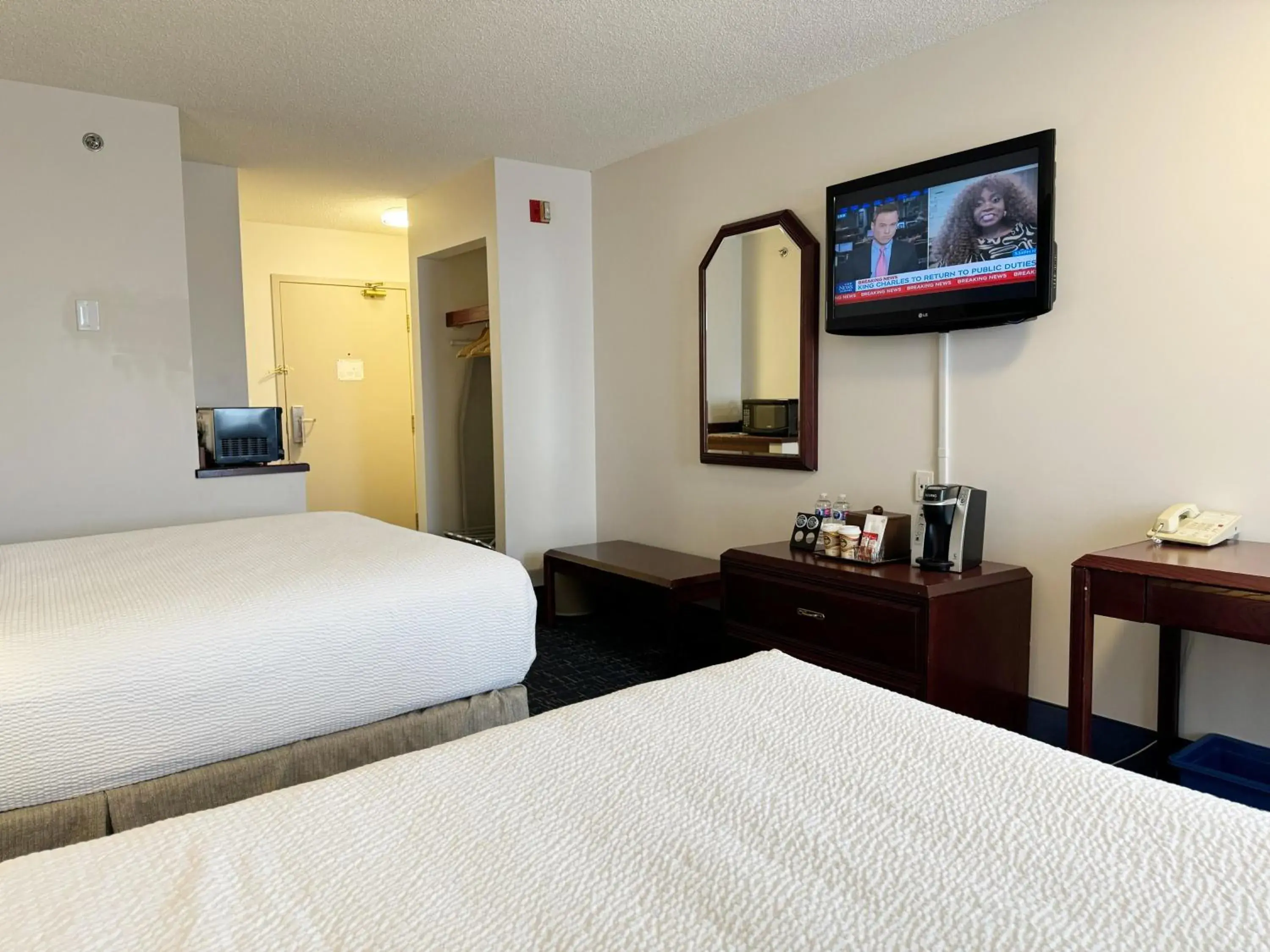 Bedroom, Bed in Divya Sutra Plaza and Conference Centre Calgary Airport Bedroom, Bed in Divya Sutra Plaza and Conference Centre Calgary Airport