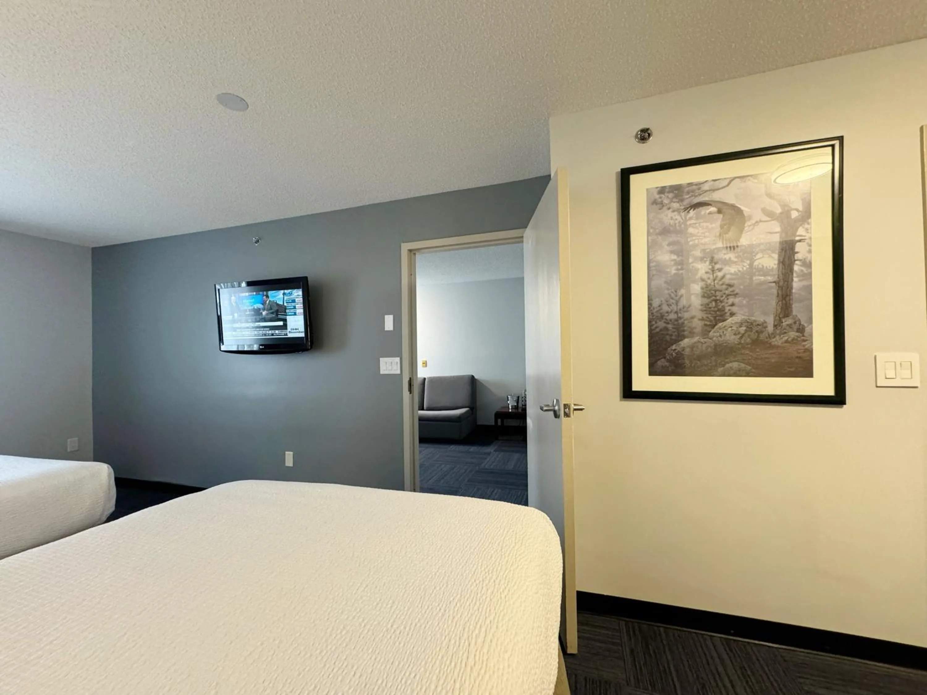 Bed in Divya Sutra Plaza and Conference Centre Calgary Airport