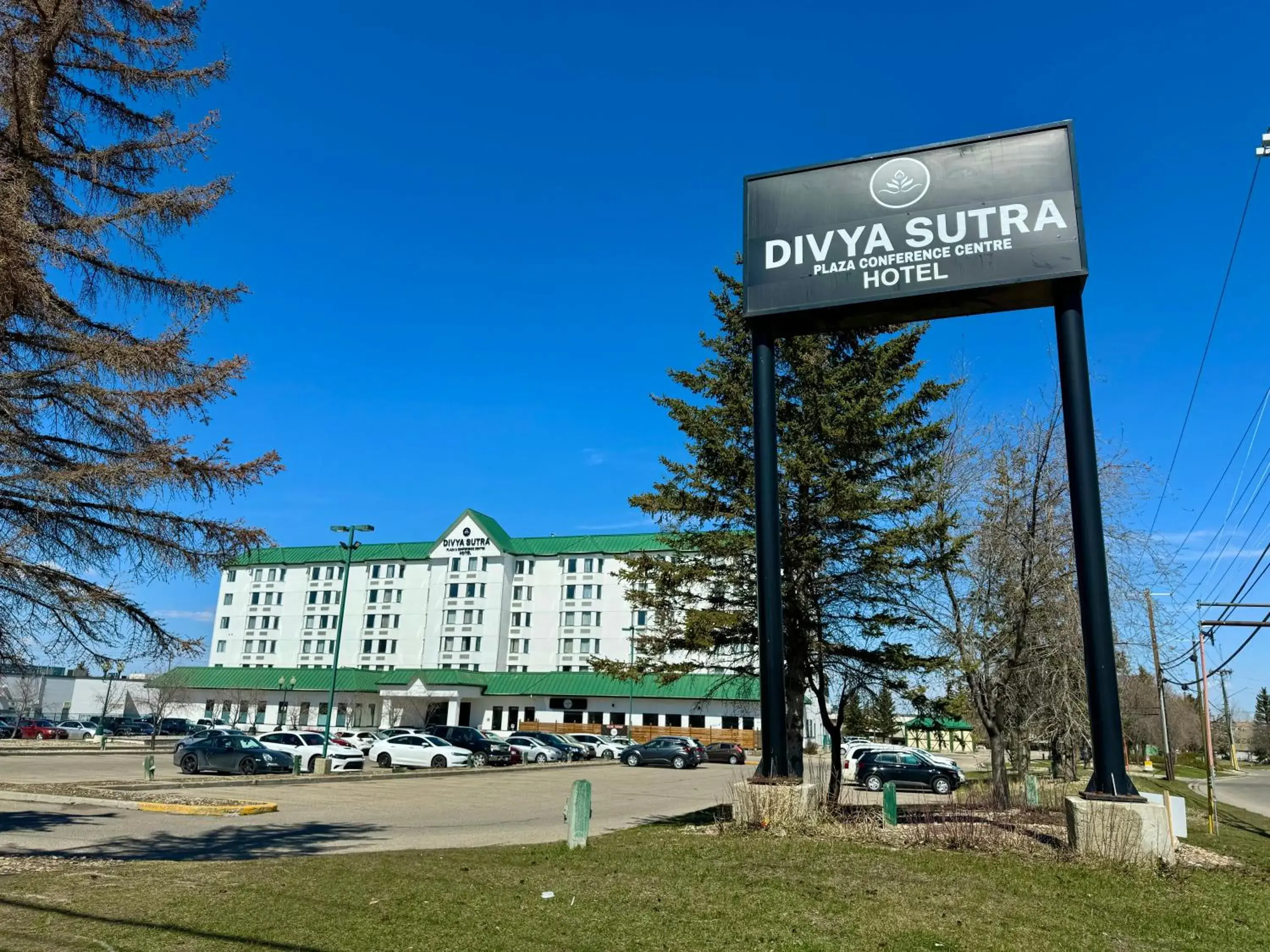 Property building in Divya Sutra Plaza and Conference Centre Calgary Airport Property building in Divya Sutra Plaza and Conference Centre Calgary Airport