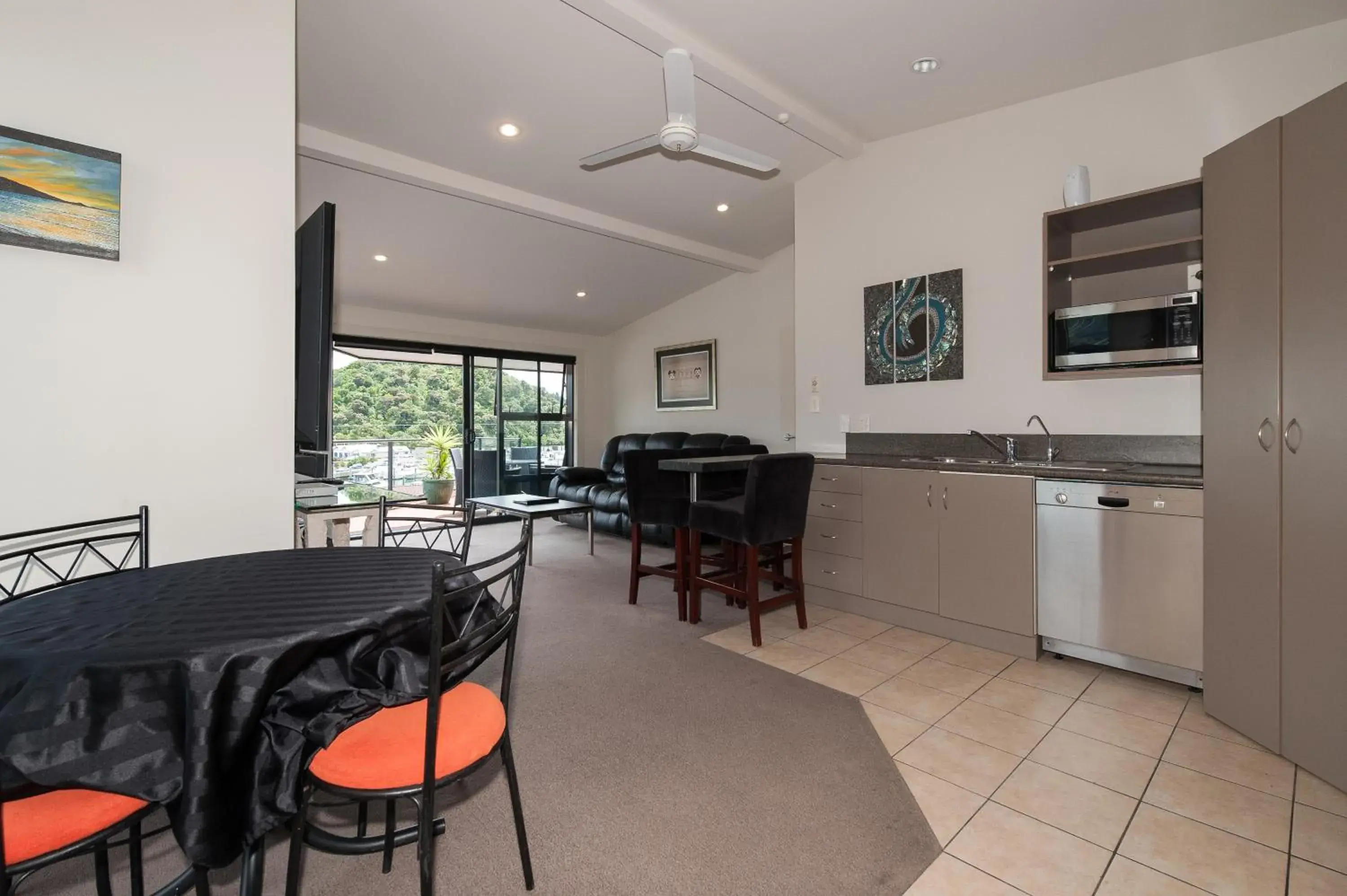 Kitchen or kitchenette in Harbour View Motel Kitchen or kitchenette in Harbour View Motel