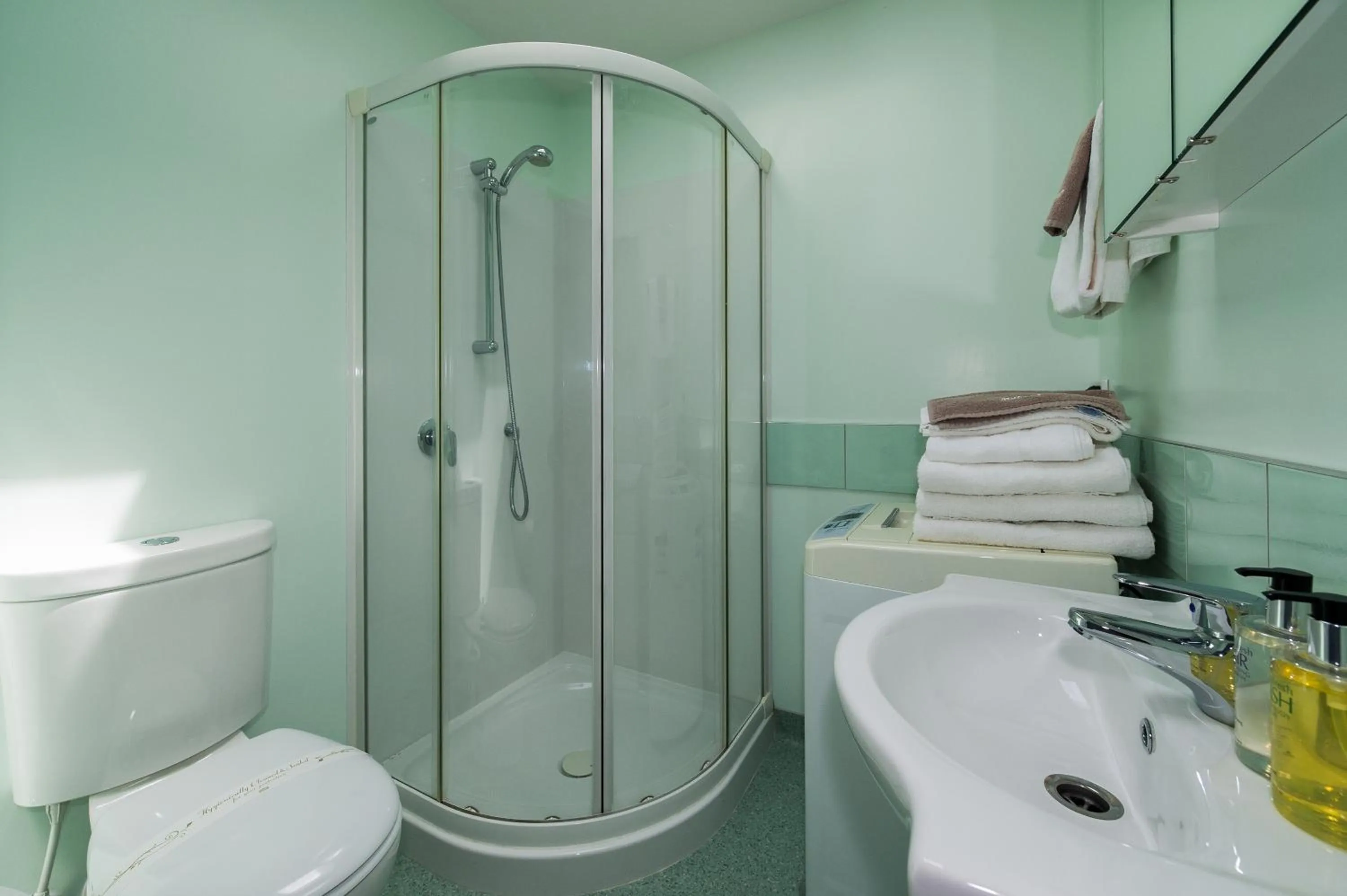 Bathroom in Harbour View Motel