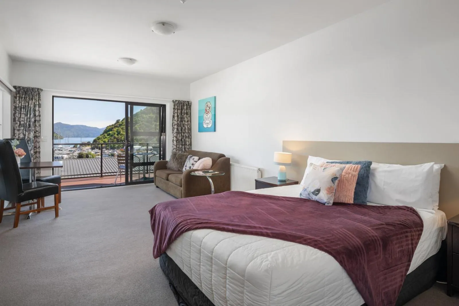 Bed in Harbour View Motel