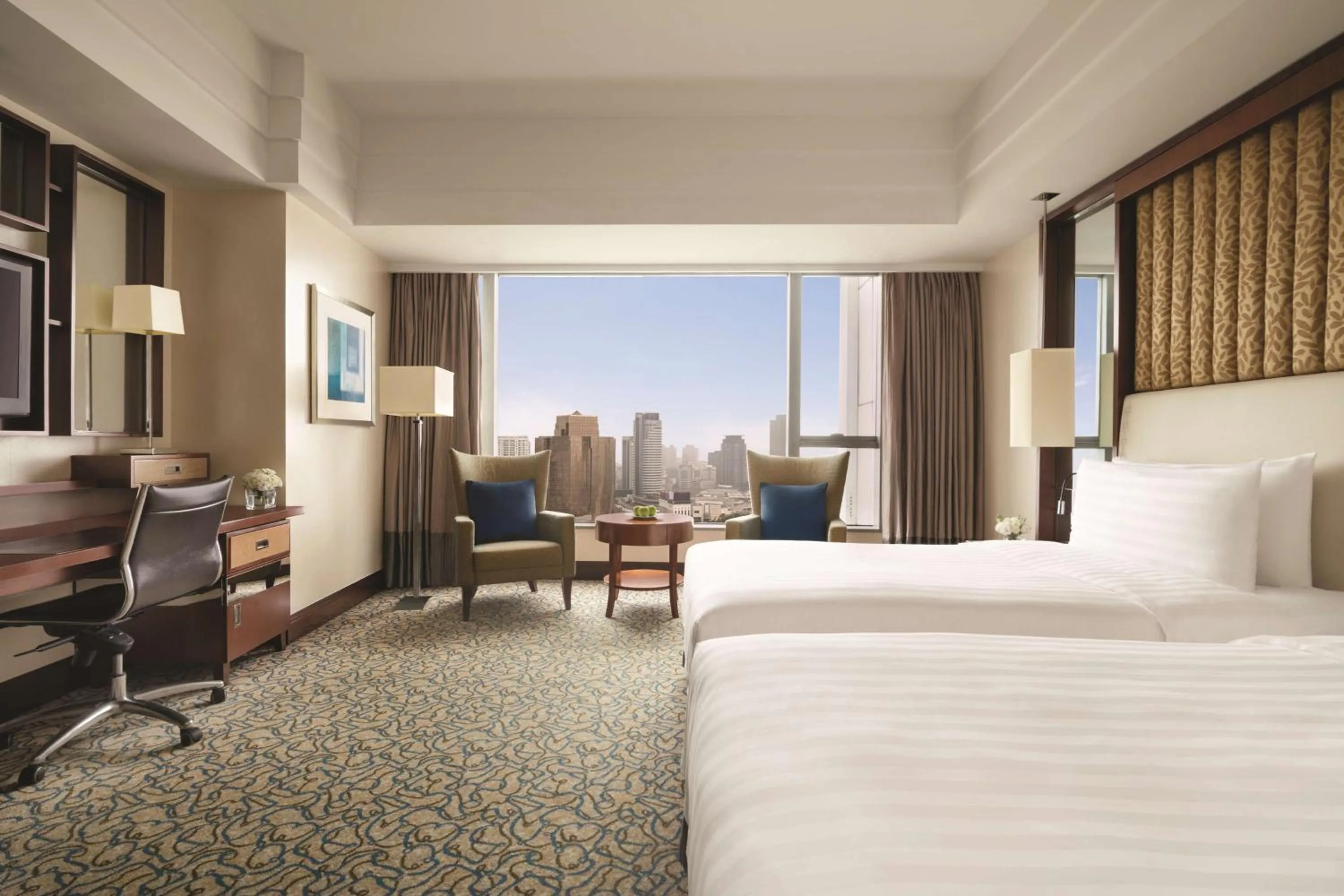 Photo of the whole room, Bed in Shangri-La Ningbo - The Three Rivers Intersection