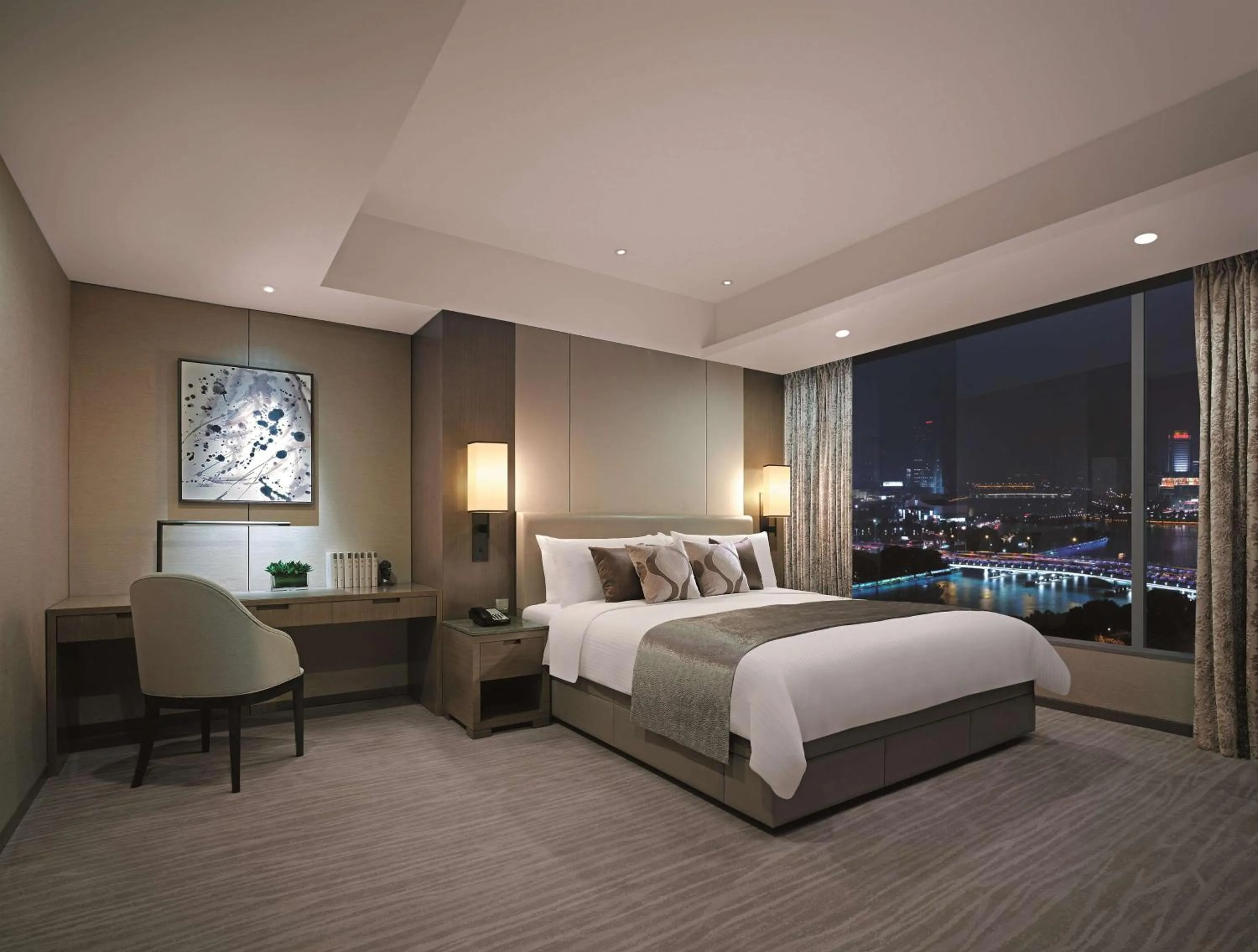 Photo of the whole room, Bed in Shangri-La Ningbo - The Three Rivers Intersection