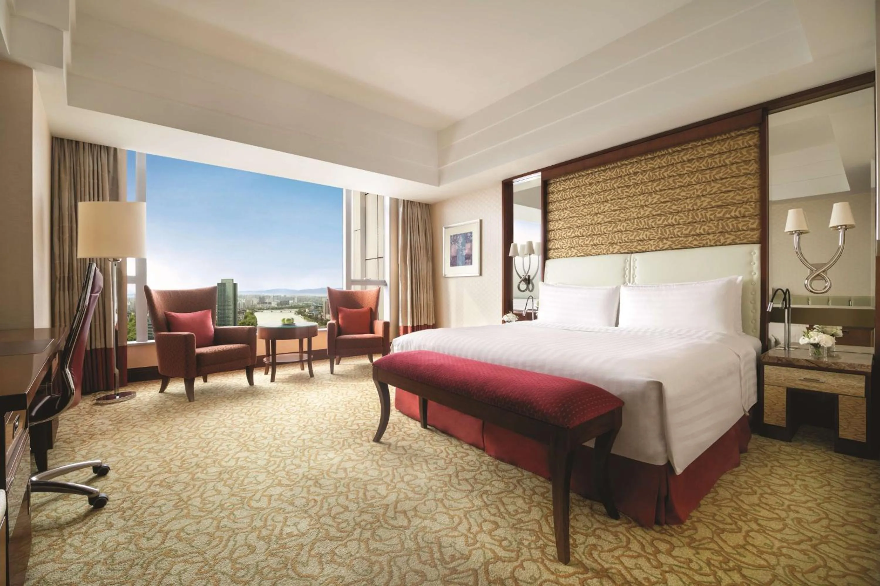 Photo of the whole room, Bed in Shangri-La Ningbo - The Three Rivers Intersection