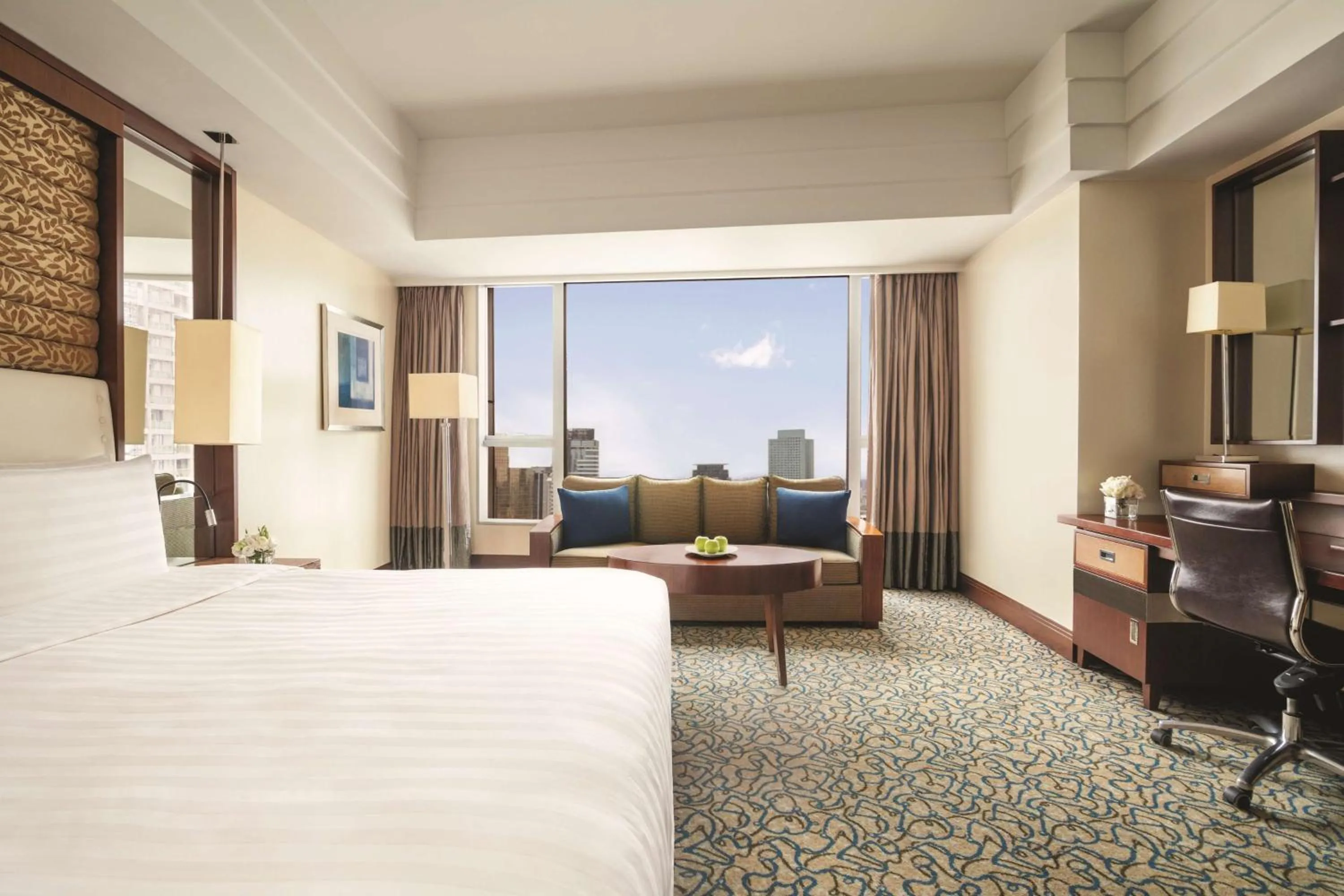 Photo of the whole room, Bed in Shangri-La Ningbo - The Three Rivers Intersection