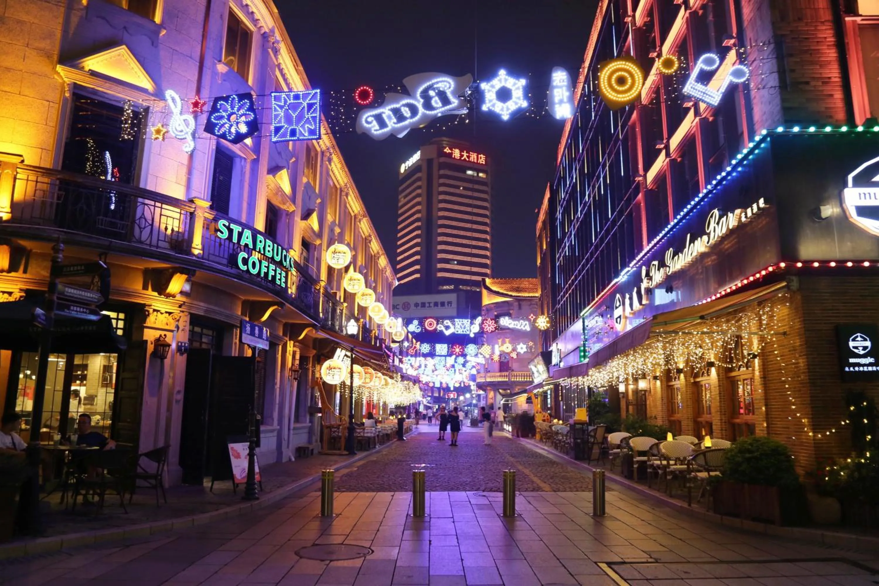 Nearby landmark in Shangri-La Ningbo - The Three Rivers Intersection