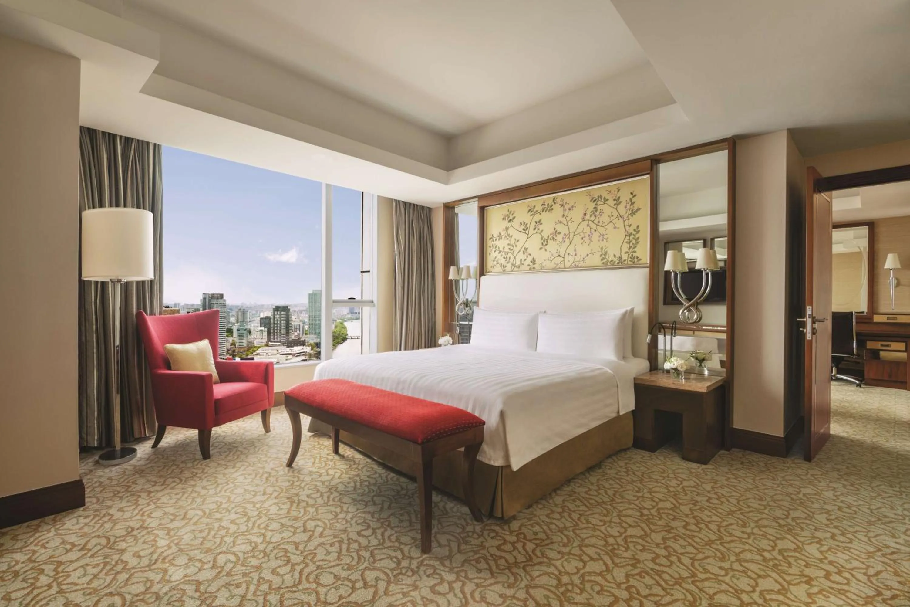 Photo of the whole room, Bed in Shangri-La Ningbo - The Three Rivers Intersection