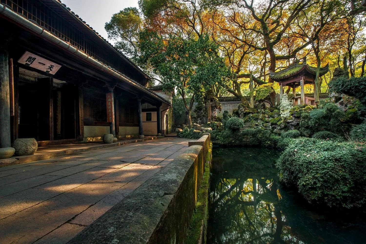 Nearby landmark in Shangri-La Ningbo - The Three Rivers Intersection