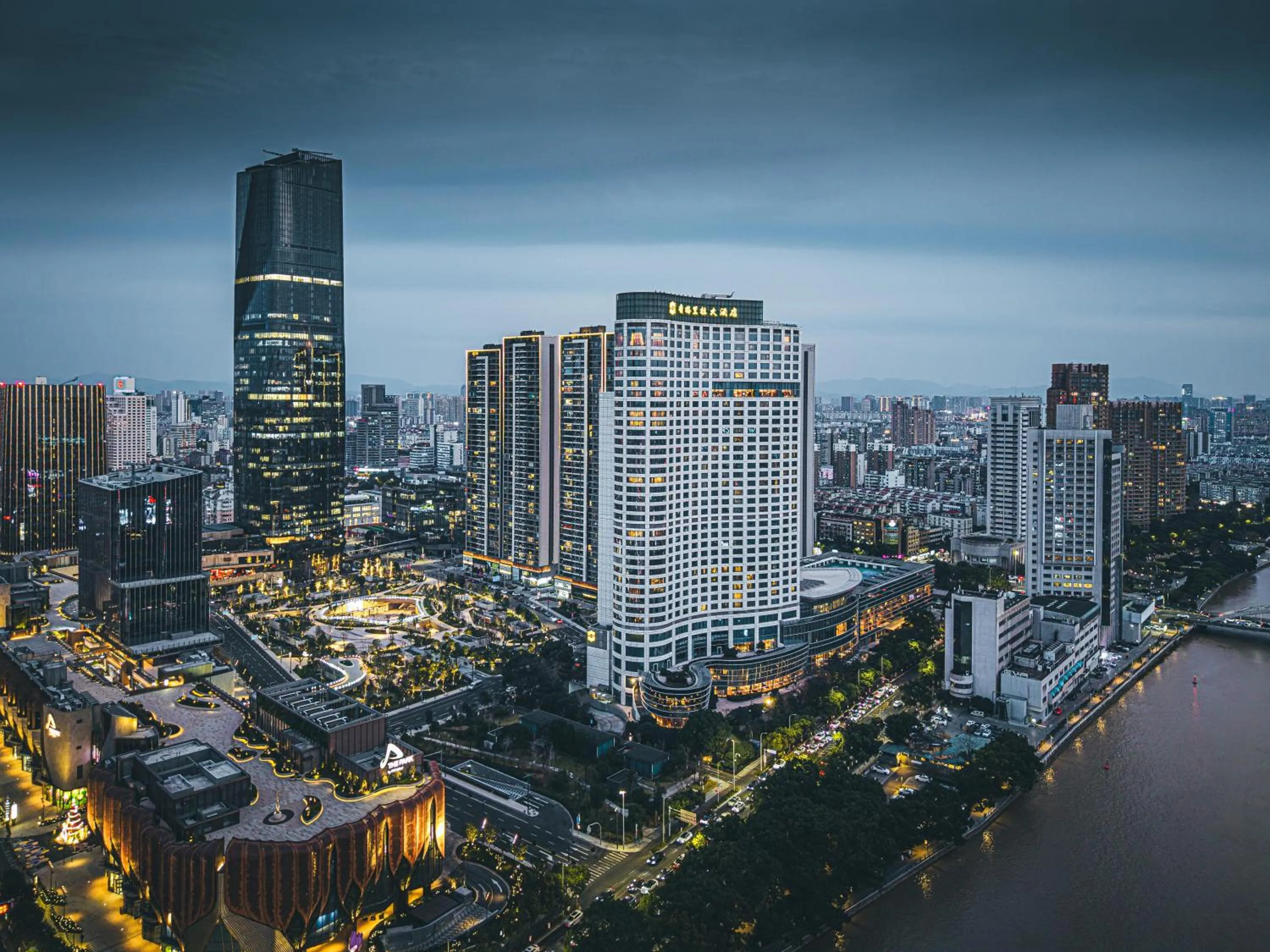 Property building in Shangri-La Ningbo - The Three Rivers Intersection