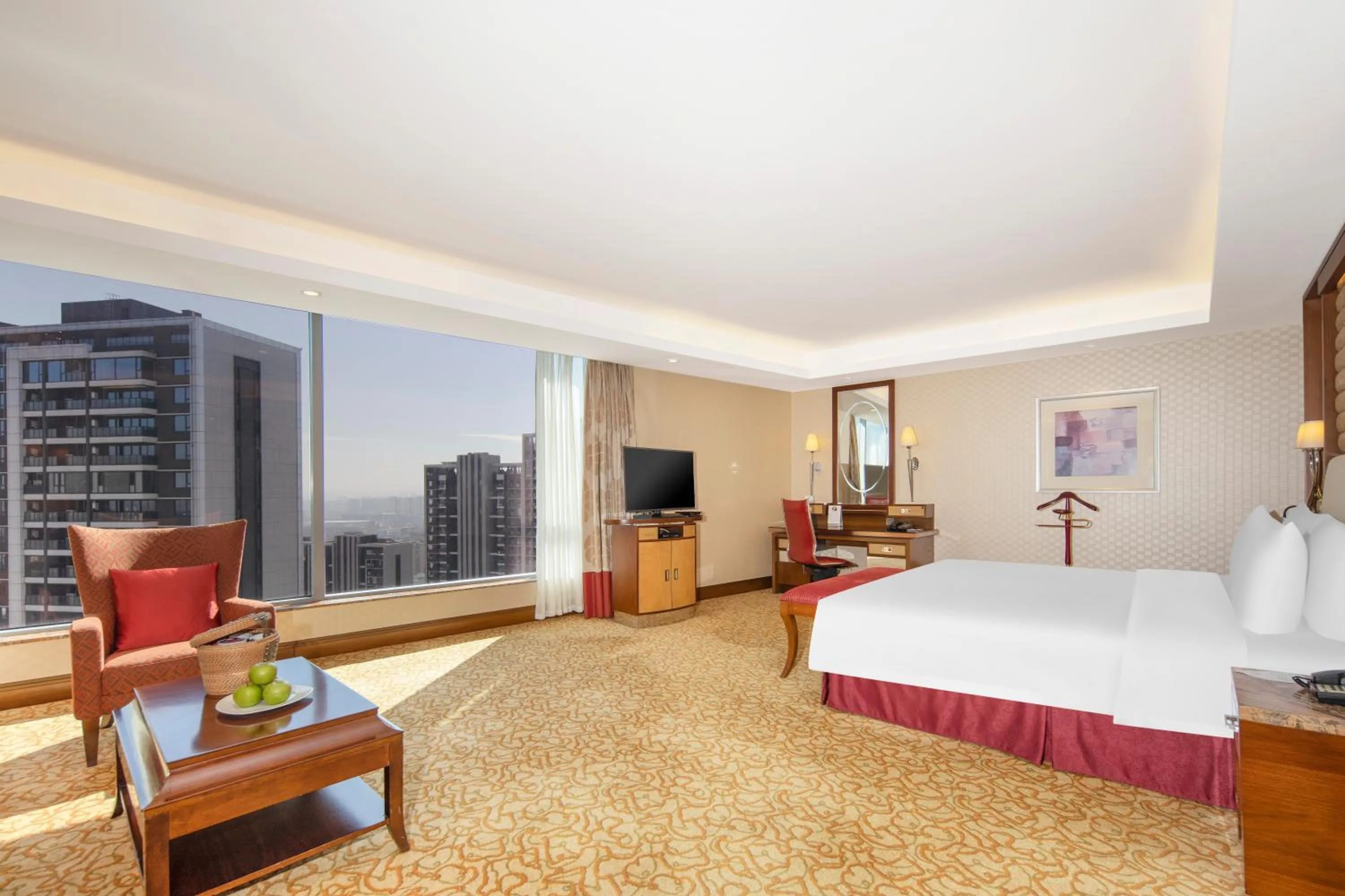 Photo of the whole room, Bed in Shangri-La Ningbo - The Three Rivers Intersection