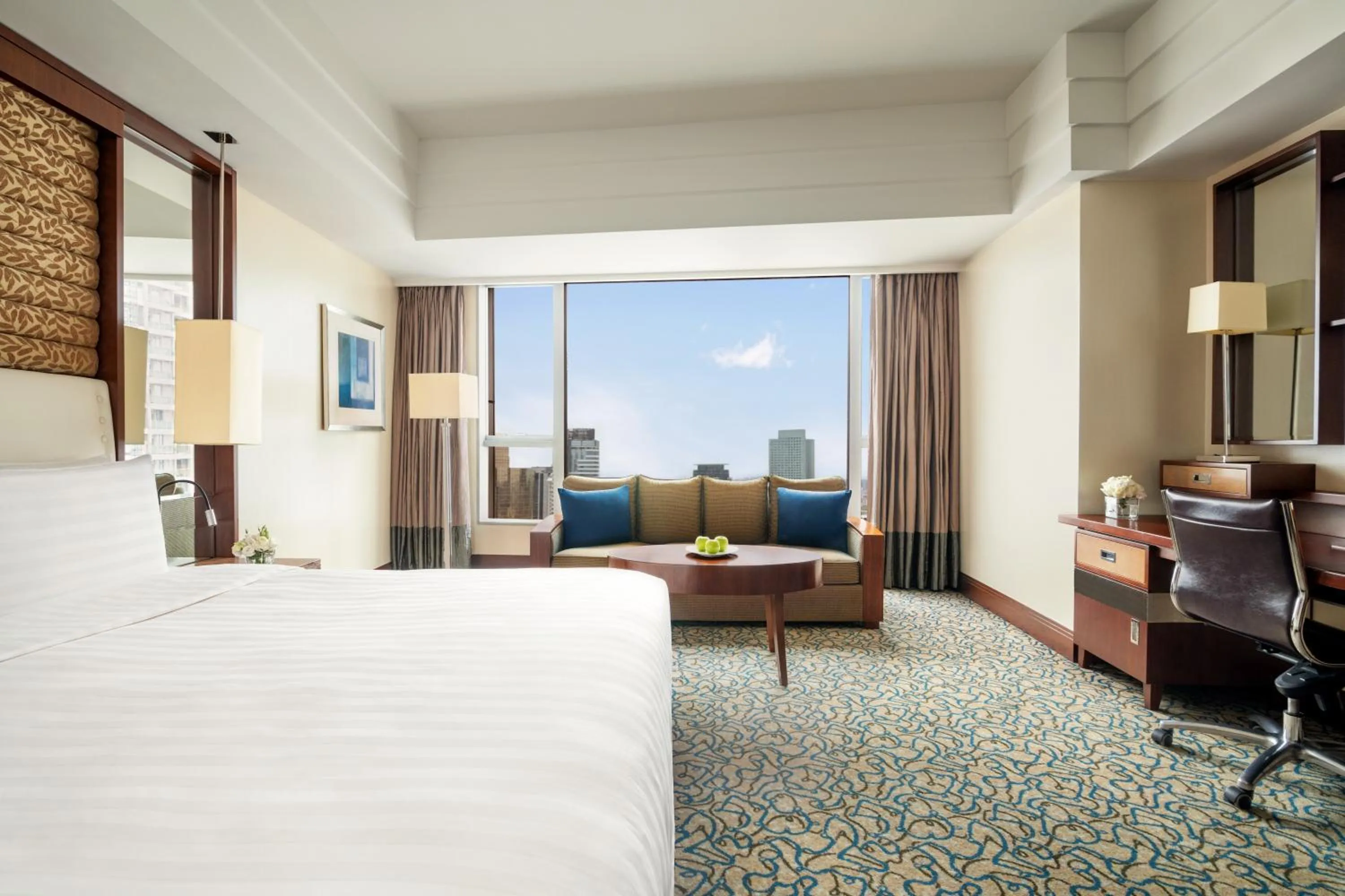 Photo of the whole room, Bed in Shangri-La Ningbo - The Three Rivers Intersection