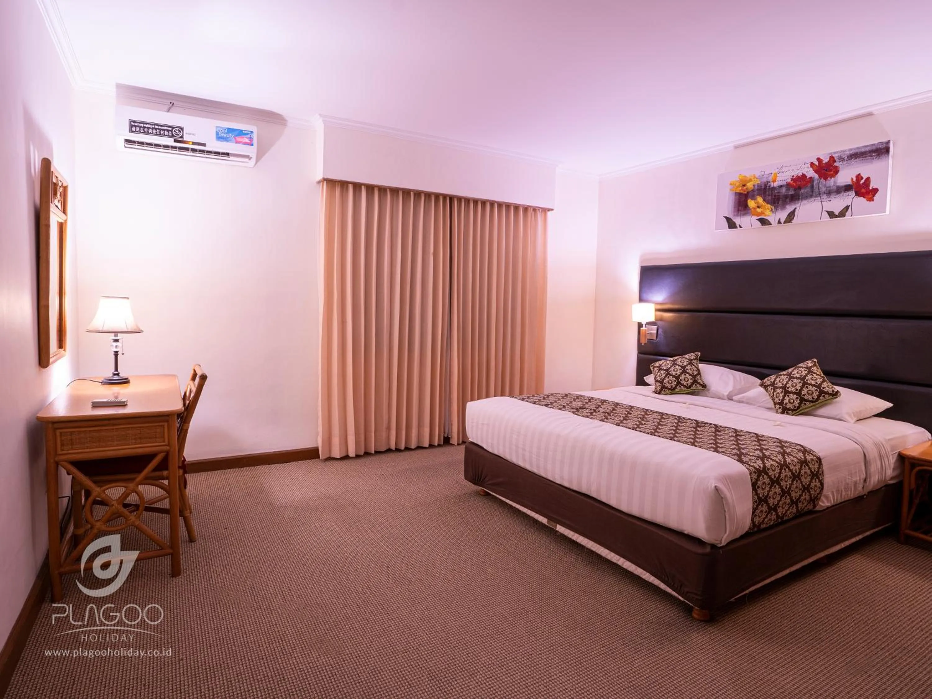 Bed in Plagoo Holiday Hotel