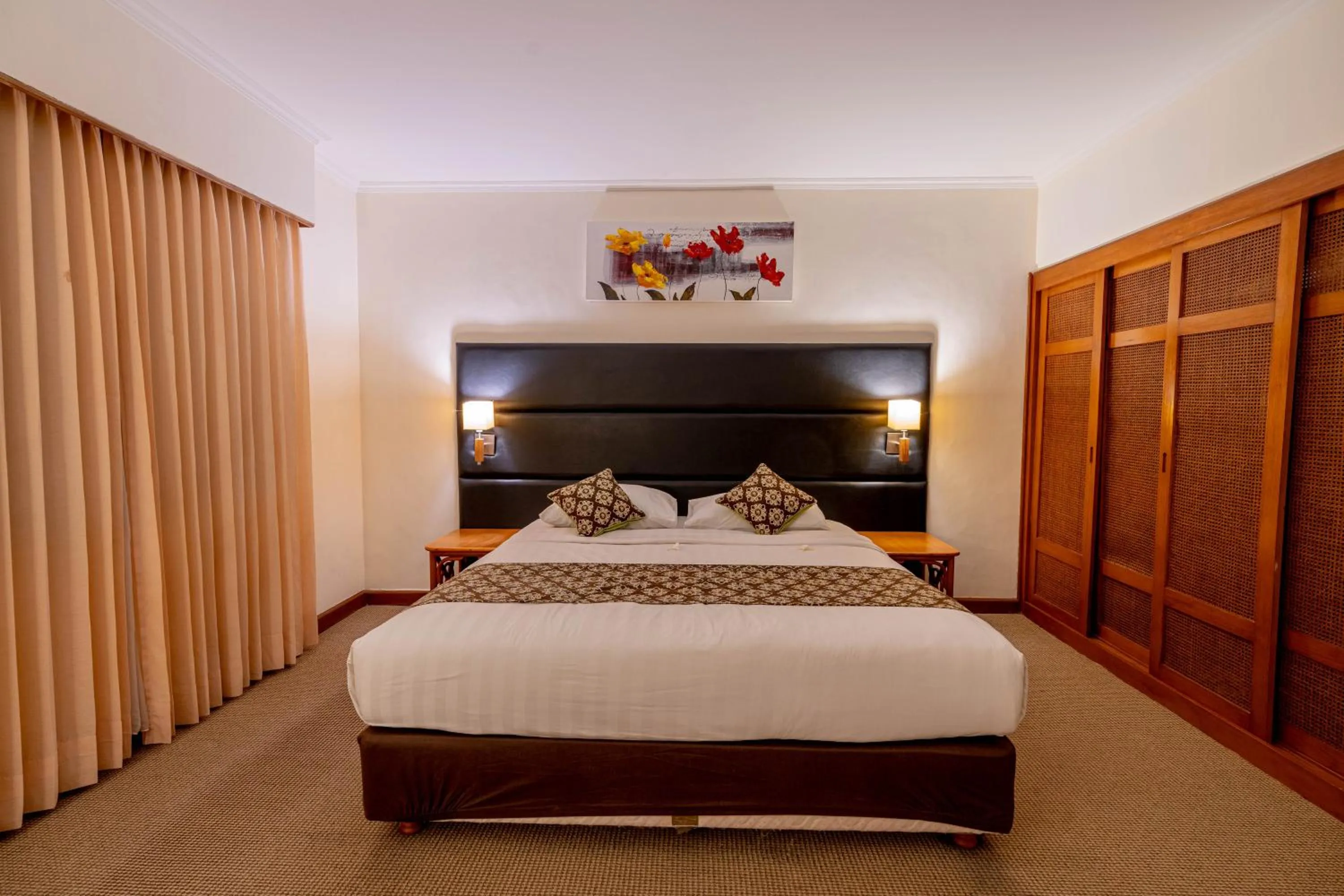 Bed in Plagoo Holiday Hotel